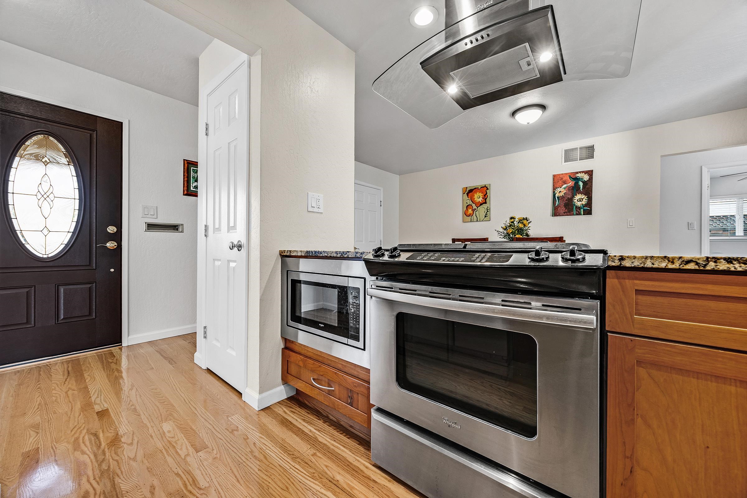 Detail Gallery Image 10 of 33 For 1009 Lisbon Avenue, Livermore,  CA 94550 - 3 Beds | 2 Baths