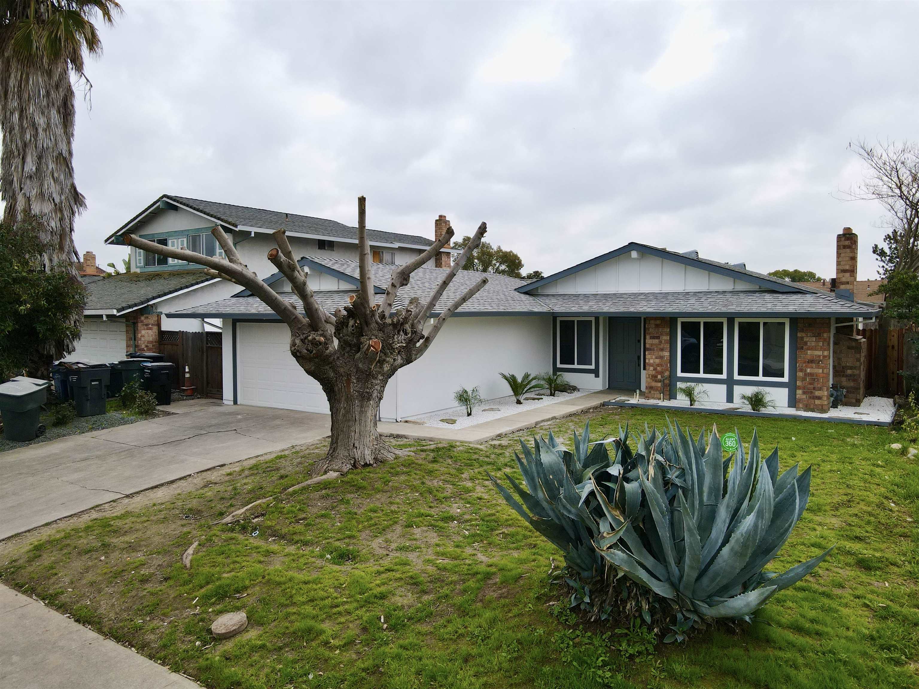 Detail Gallery Image 2 of 20 For 7808 Camrose Way, Sacramento,  CA 95828 - 3 Beds | 2 Baths