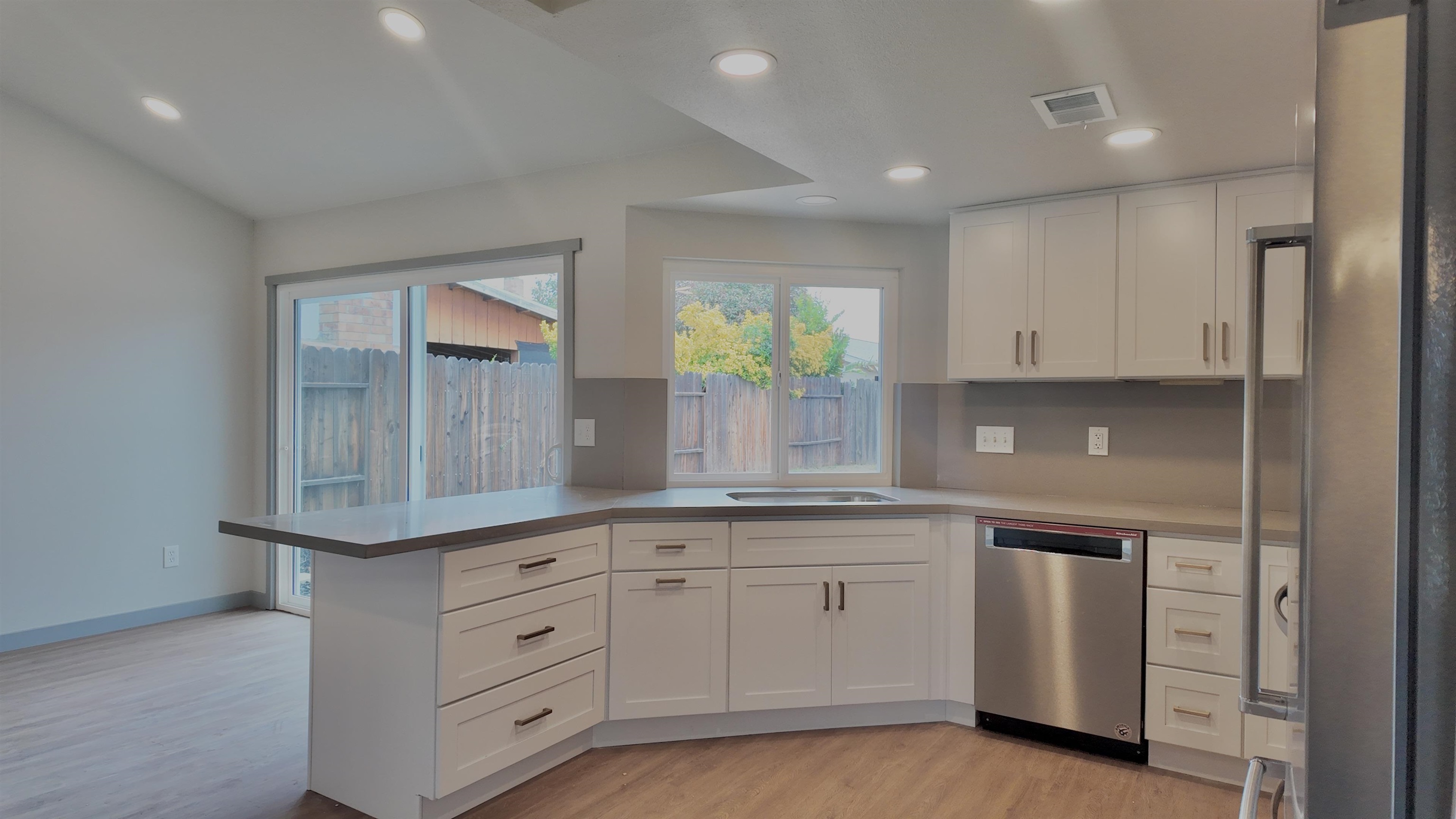 Detail Gallery Image 11 of 20 For 7808 Camrose Way, Sacramento,  CA 95828 - 3 Beds | 2 Baths