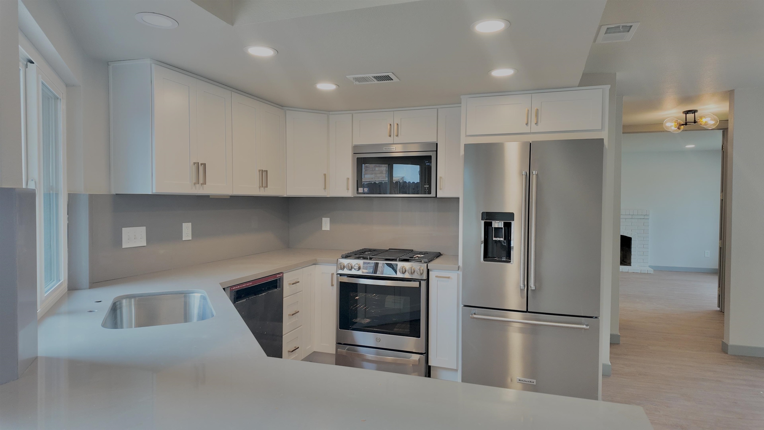 Detail Gallery Image 12 of 20 For 7808 Camrose Way, Sacramento,  CA 95828 - 3 Beds | 2 Baths