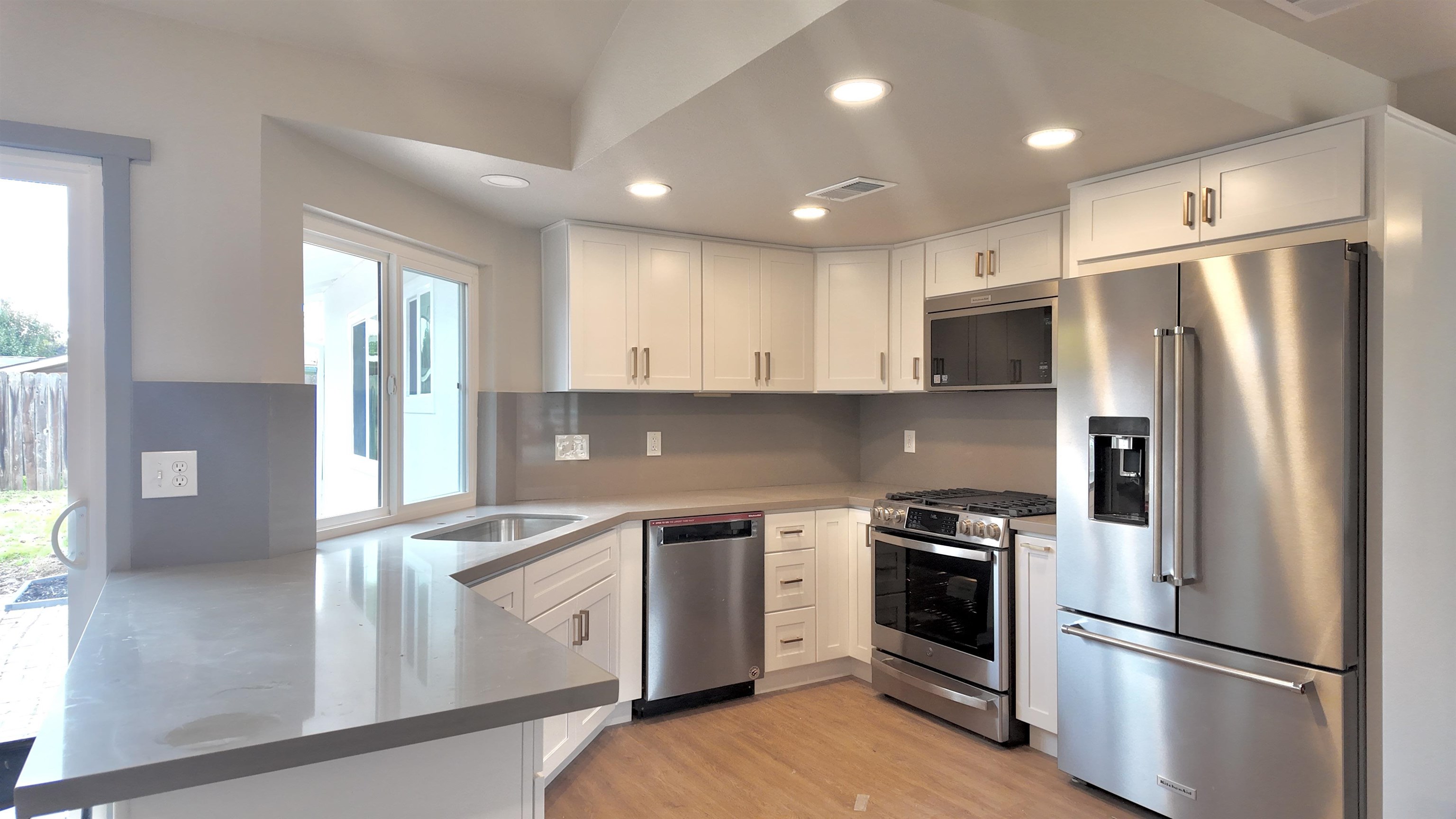 Detail Gallery Image 13 of 20 For 7808 Camrose Way, Sacramento,  CA 95828 - 3 Beds | 2 Baths