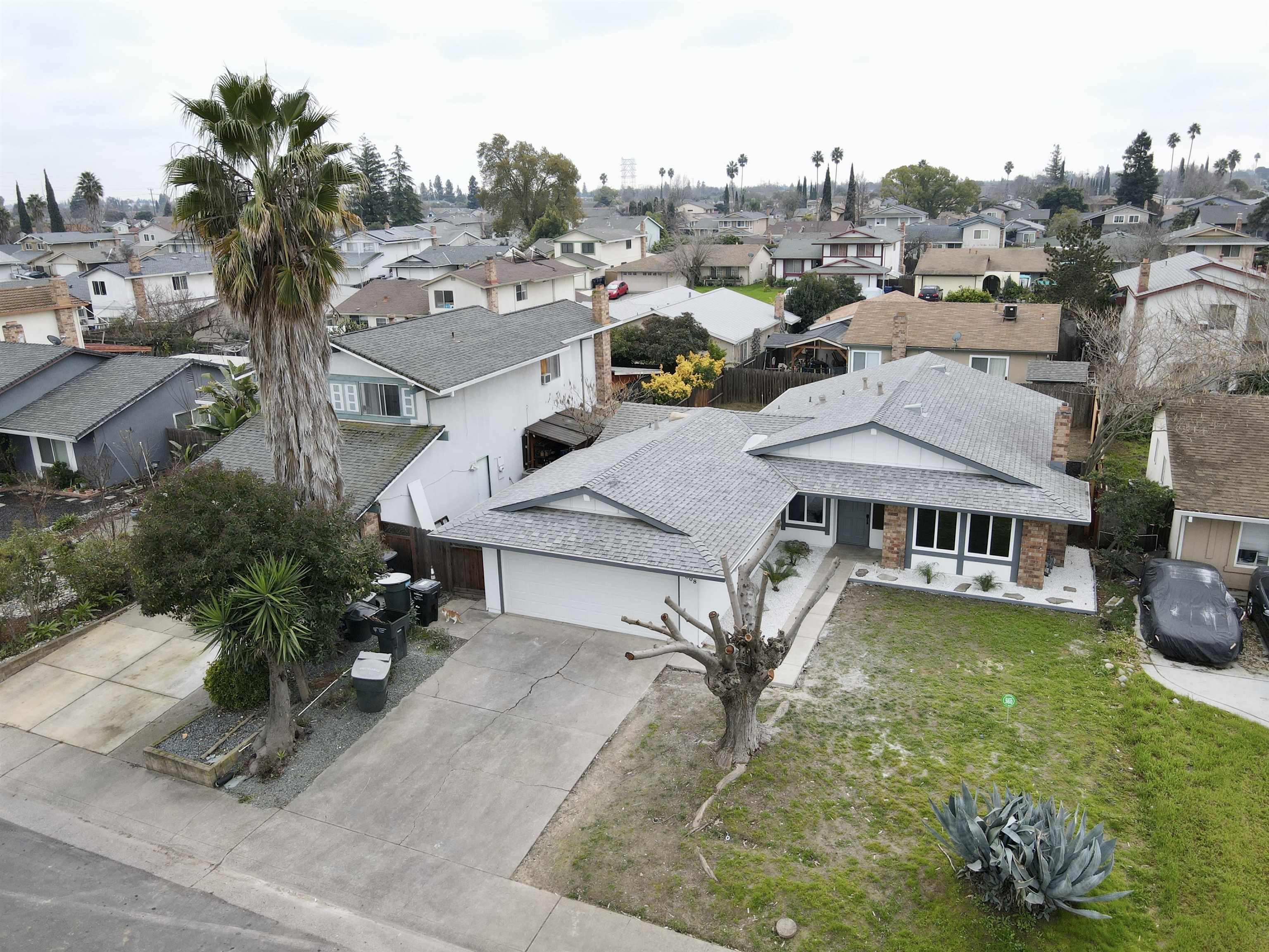 Detail Gallery Image 5 of 20 For 7808 Camrose Way, Sacramento,  CA 95828 - 3 Beds | 2 Baths