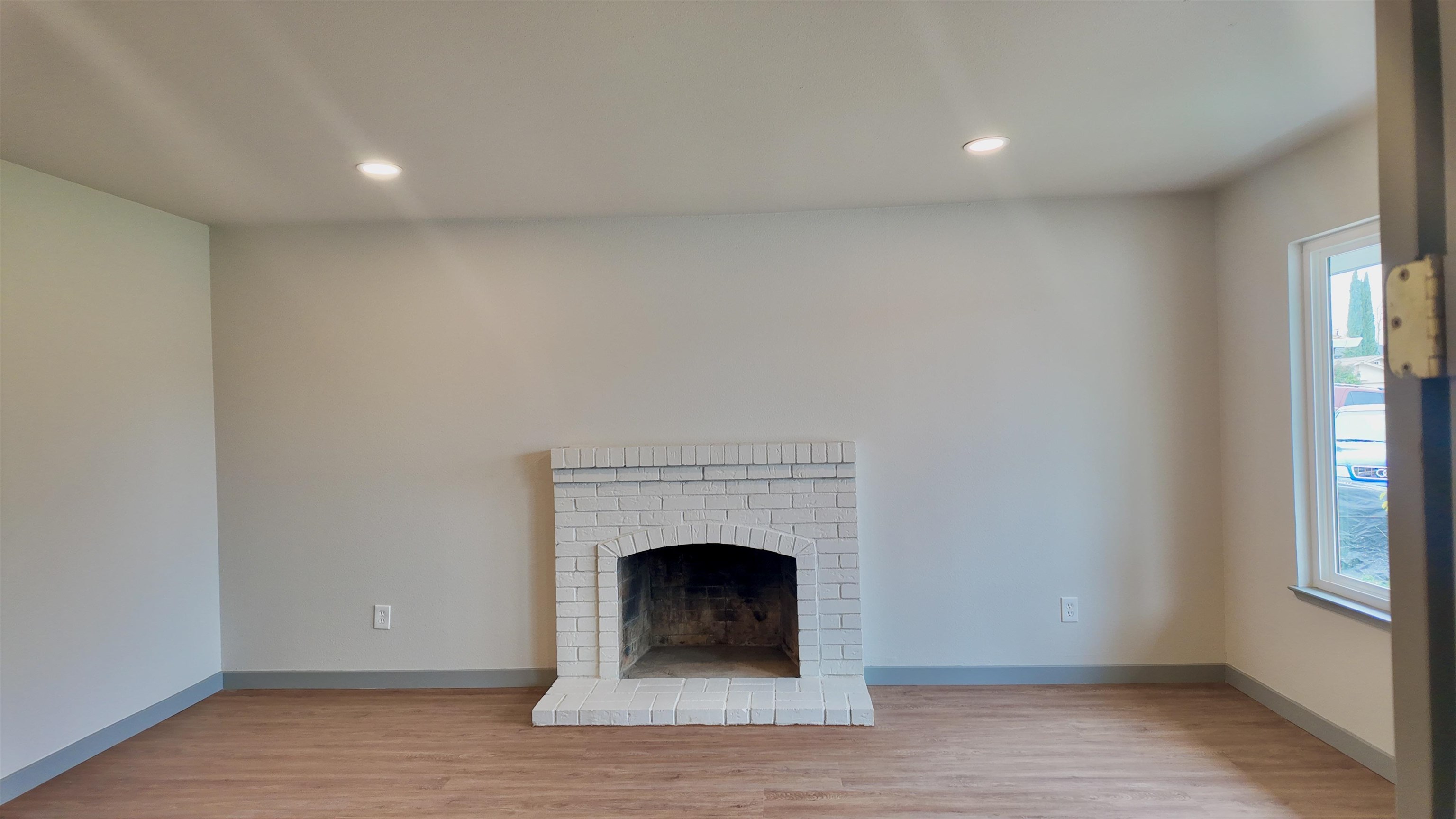 Detail Gallery Image 9 of 20 For 7808 Camrose Way, Sacramento,  CA 95828 - 3 Beds | 2 Baths