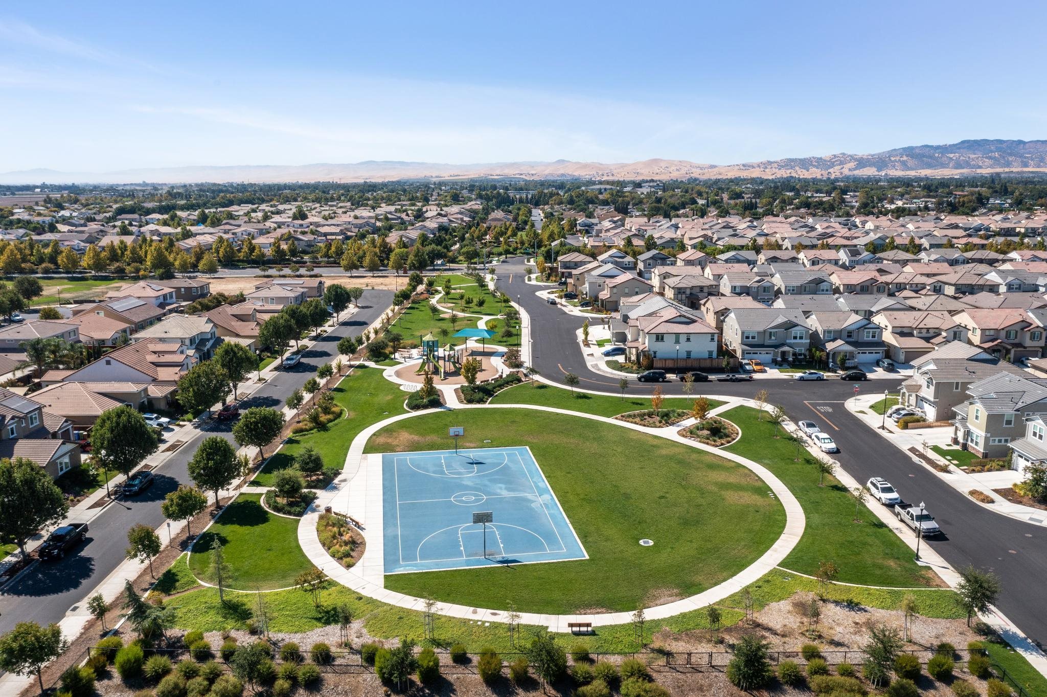 Detail Gallery Image 3 of 56 For 209 Brush Creek Dr, Brentwood,  CA 94513 - 4 Beds | 2/1 Baths