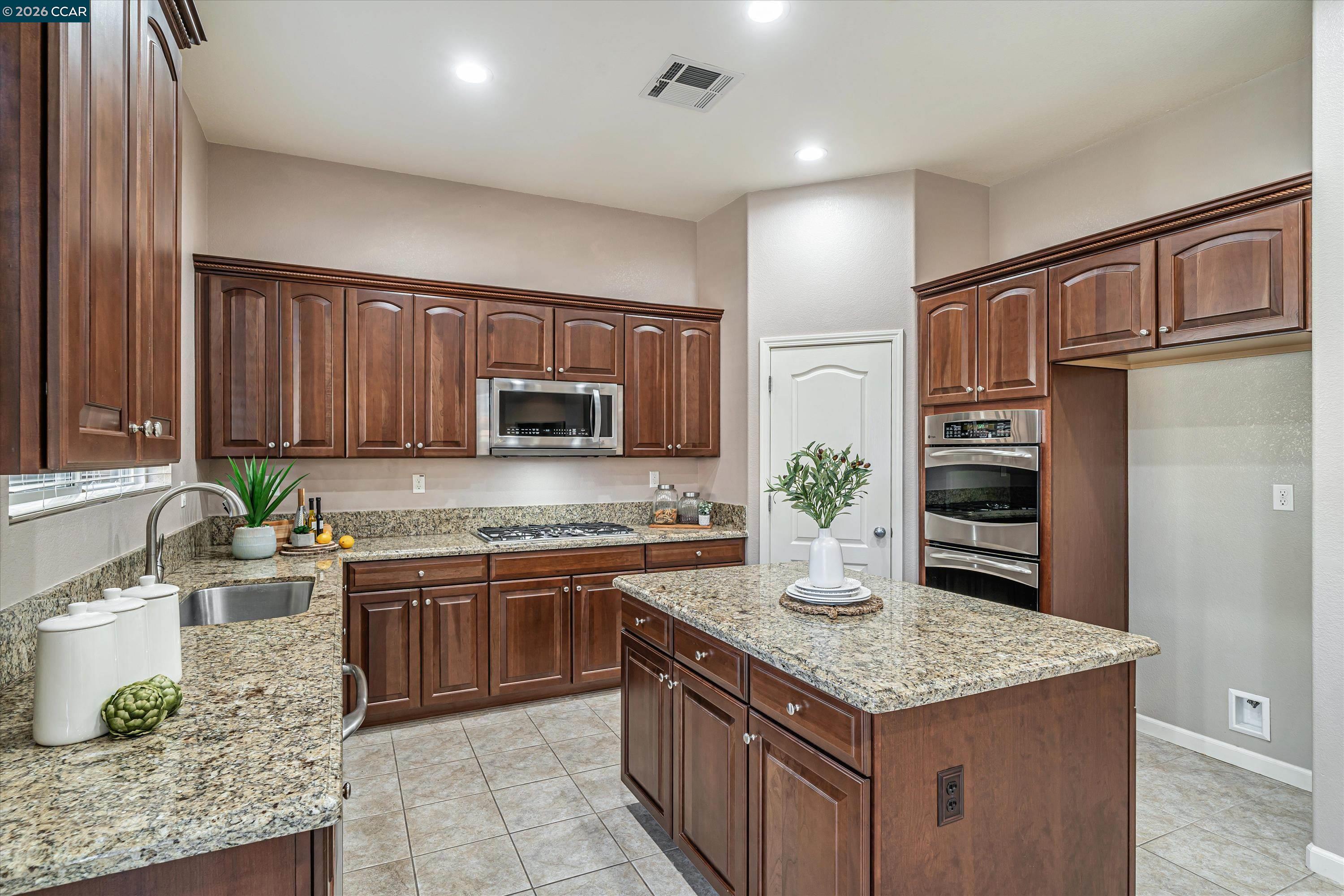 Detail Gallery Image 12 of 39 For 6432 Laurel Creek Pl, Livermore,  CA 94551 - 4 Beds | 3 Baths