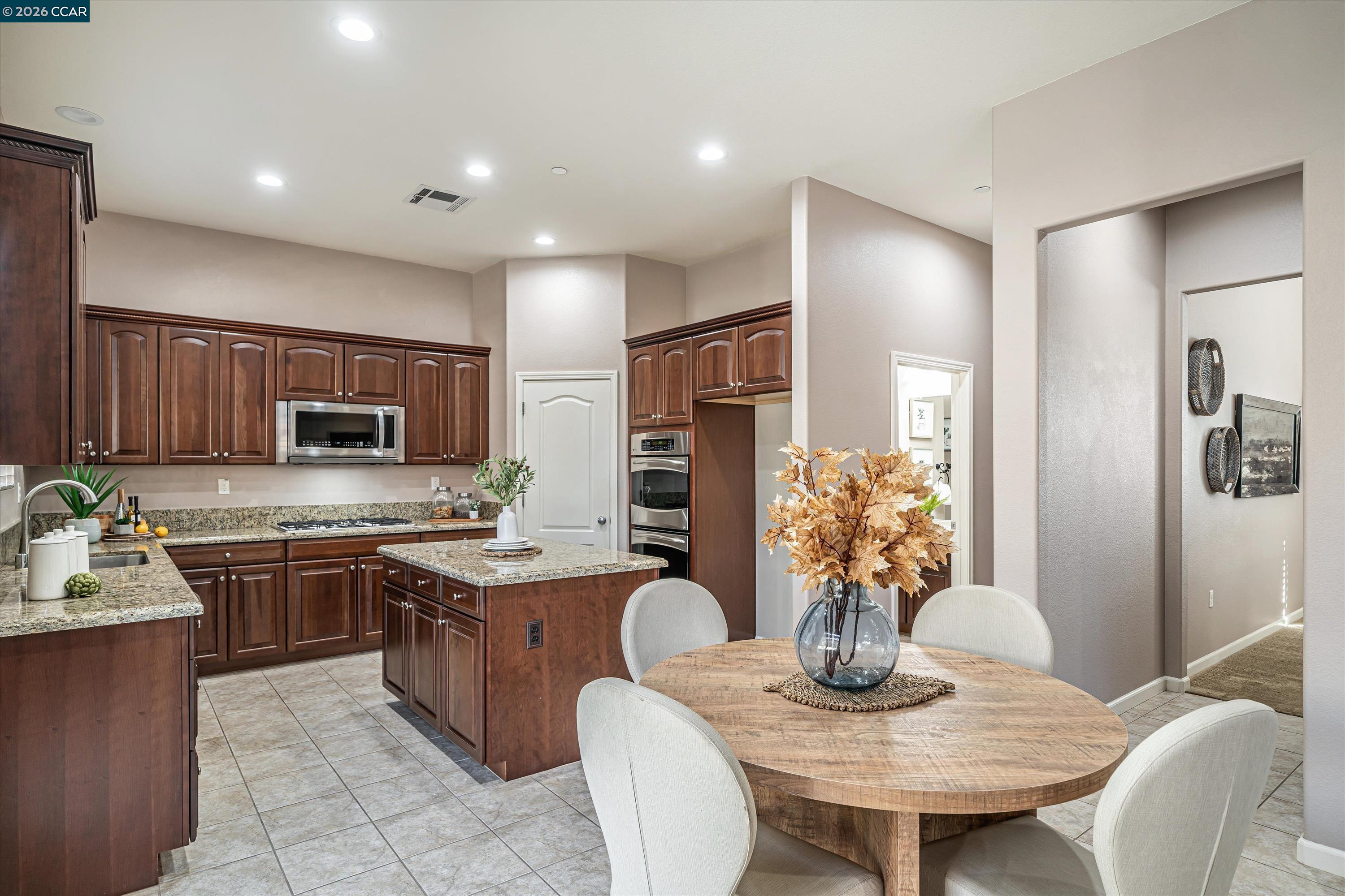 Detail Gallery Image 10 of 39 For 6432 Laurel Creek Pl, Livermore,  CA 94551 - 4 Beds | 3 Baths