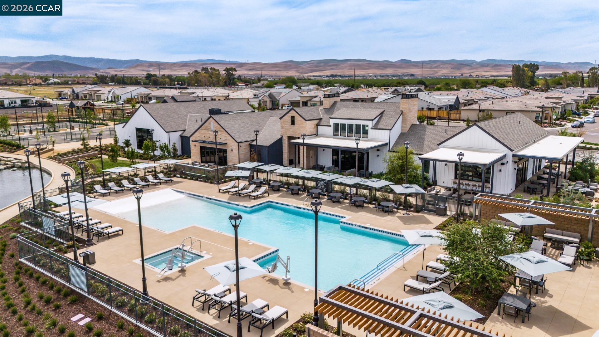 Detail Gallery Image 14 of 39 For 1876 Serene Court, Tracy,  CA 95377 - 2 Beds | 2 Baths