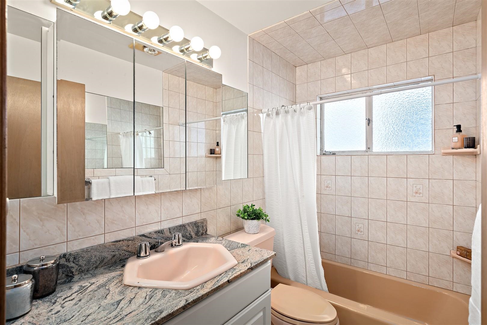 Detail Gallery Image 16 of 29 For 855 Solano Ave, Albany,  CA 94706 - 4 Beds | 3 Baths