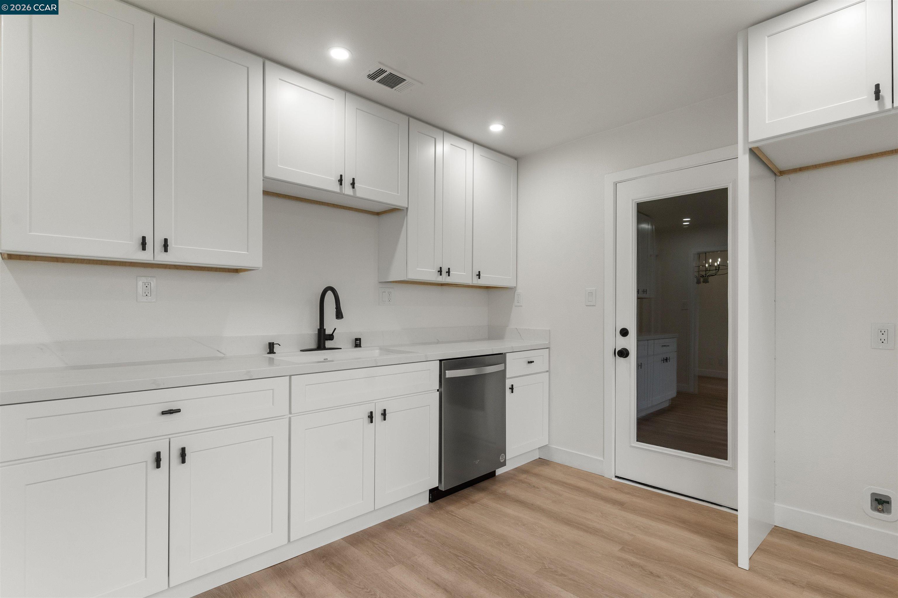 Detail Gallery Image 6 of 45 For 954 Carpino Ave, Pittsburg,  CA 94565 - 3 Beds | 1 Baths