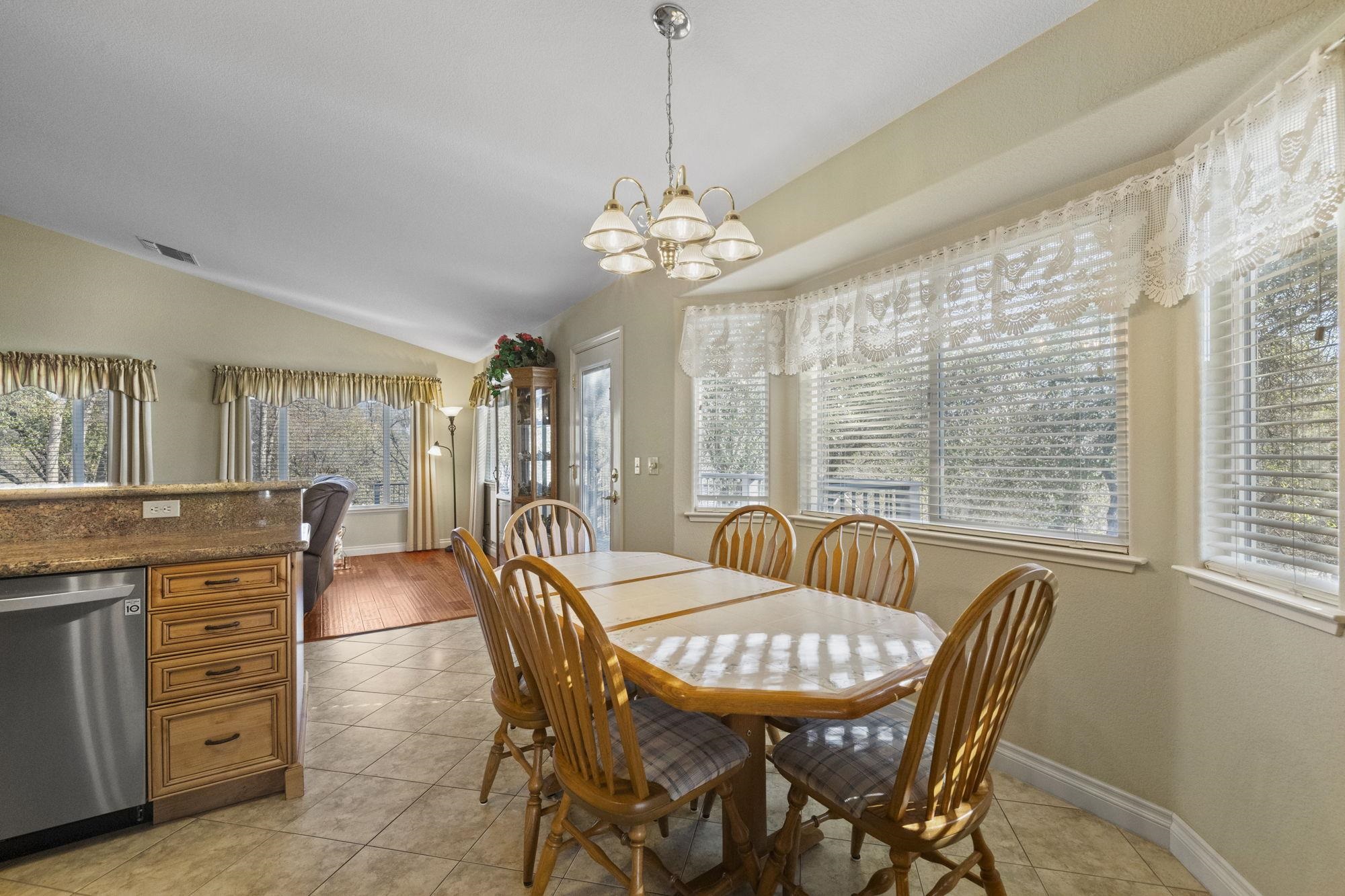 Detail Gallery Image 13 of 42 For 19891 Apple Valley Dr, Sonora,  CA 95370 - 3 Beds | 2 Baths