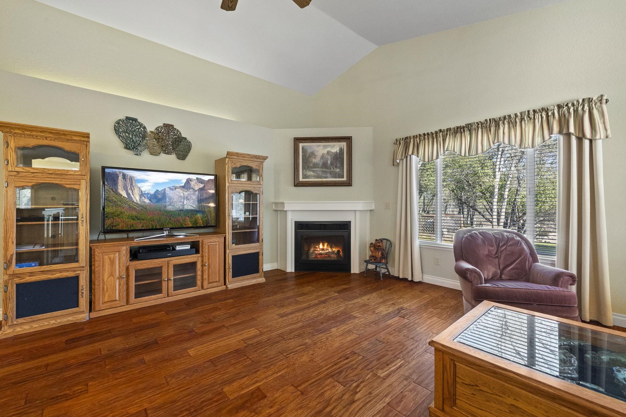 Detail Gallery Image 17 of 42 For 19891 Apple Valley Dr, Sonora,  CA 95370 - 3 Beds | 2 Baths
