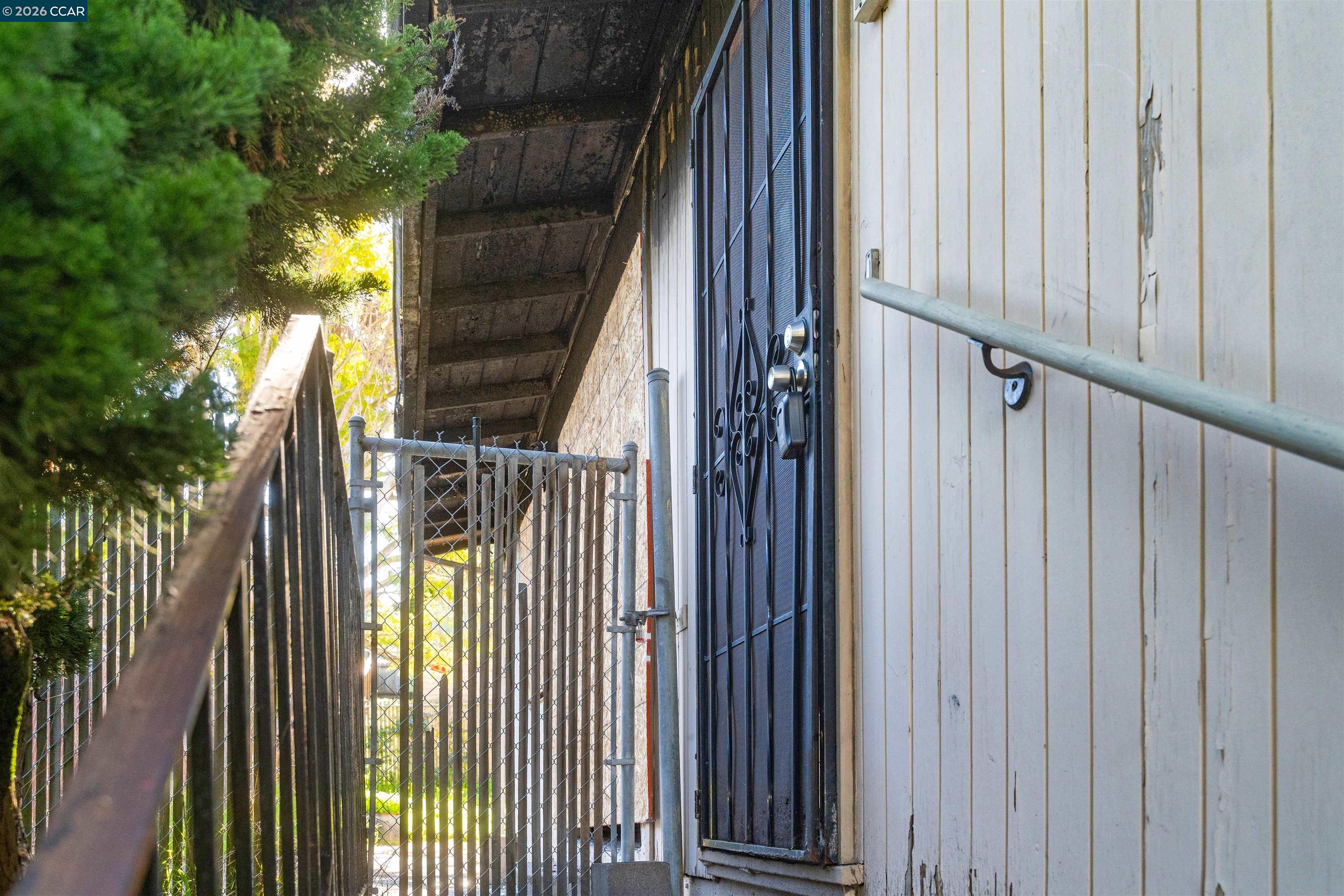 Detail Gallery Image 6 of 8 For 5328 Gately Ave, Richmond,  CA 94804 - 3 Beds | 2 Baths