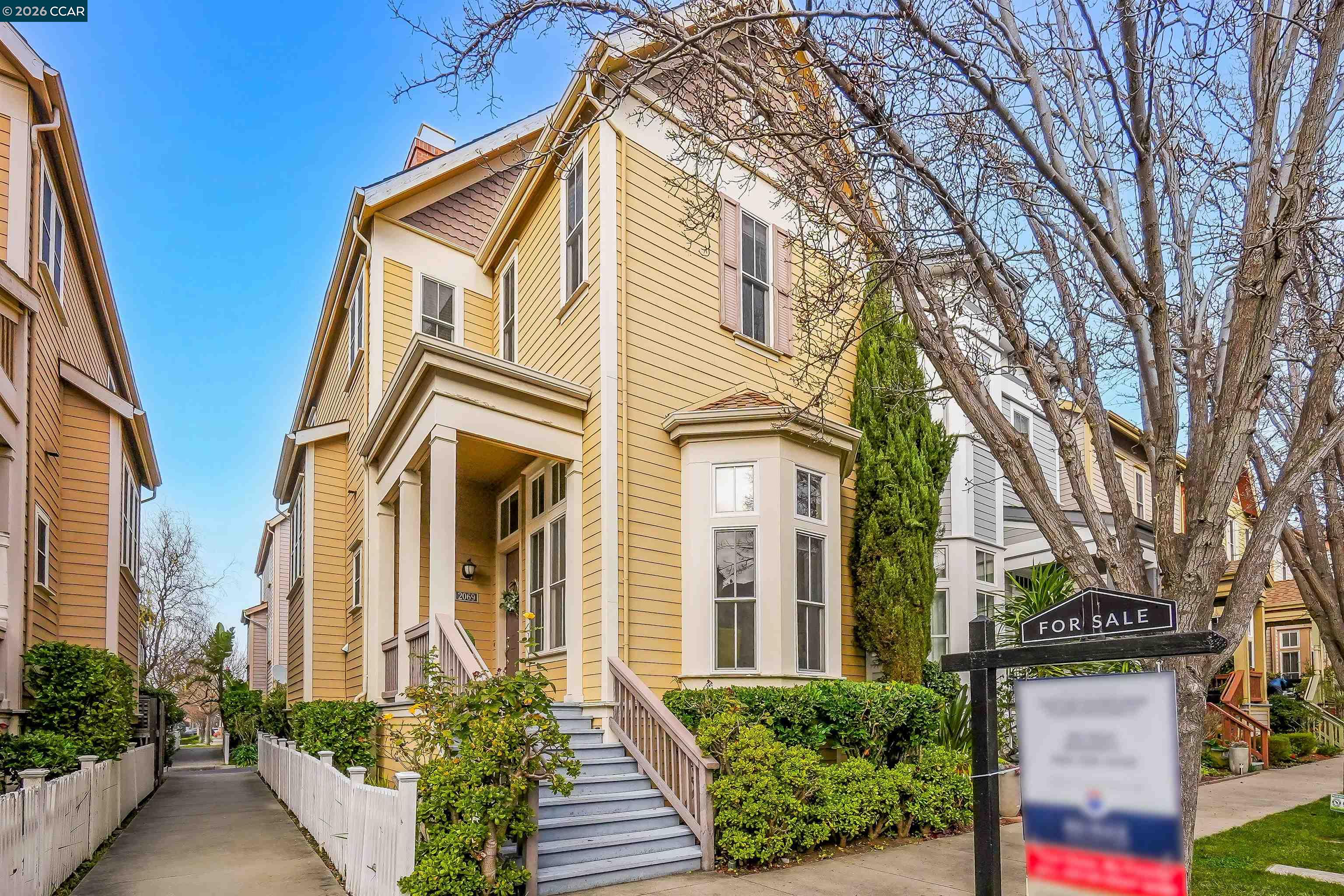 Detail Gallery Image 2 of 50 For 2069 Lewis St, Hercules,  CA 94547 - 3 Beds | 2/1 Baths