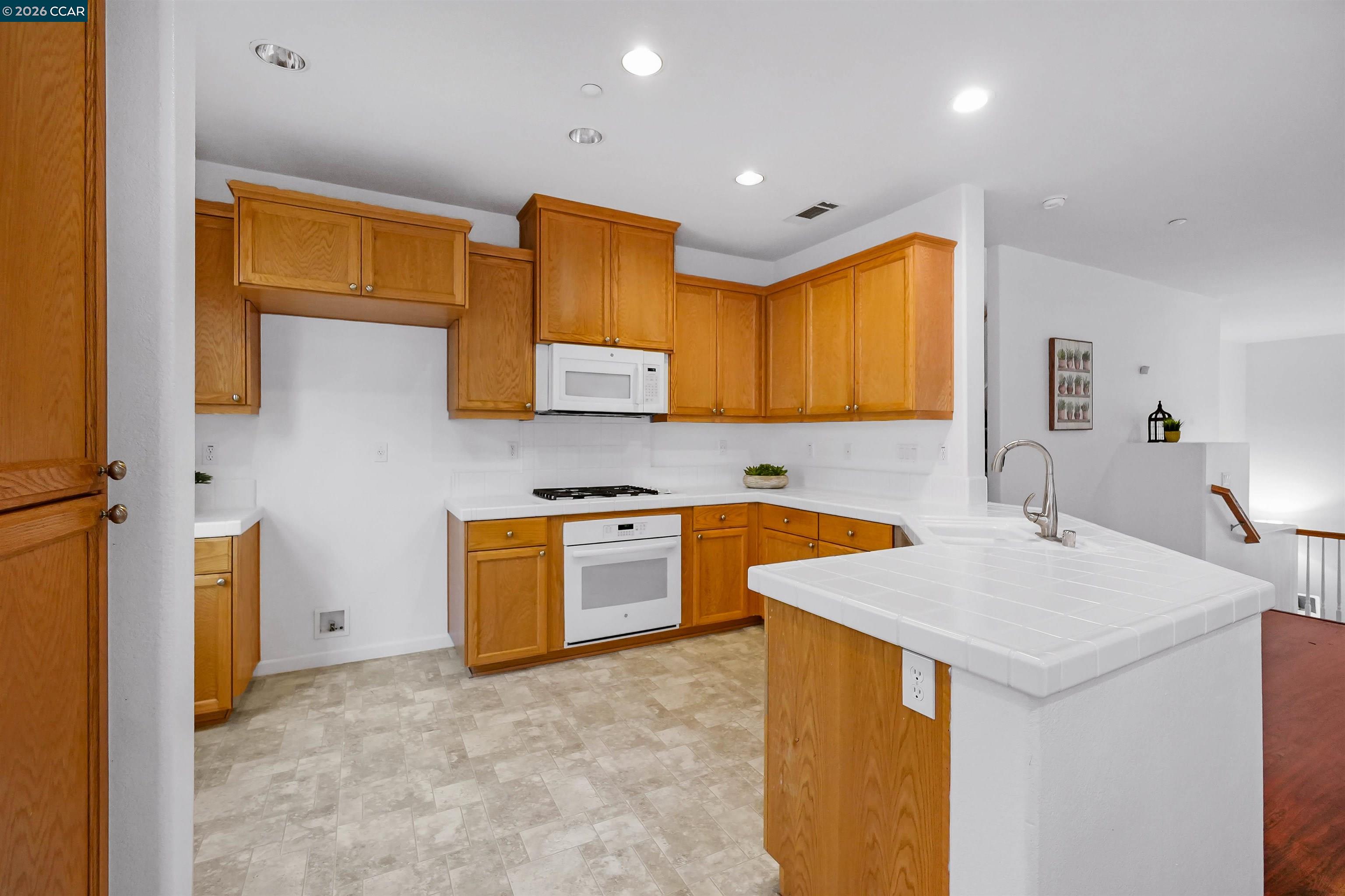 Detail Gallery Image 22 of 50 For 2069 Lewis St, Hercules,  CA 94547 - 3 Beds | 2/1 Baths