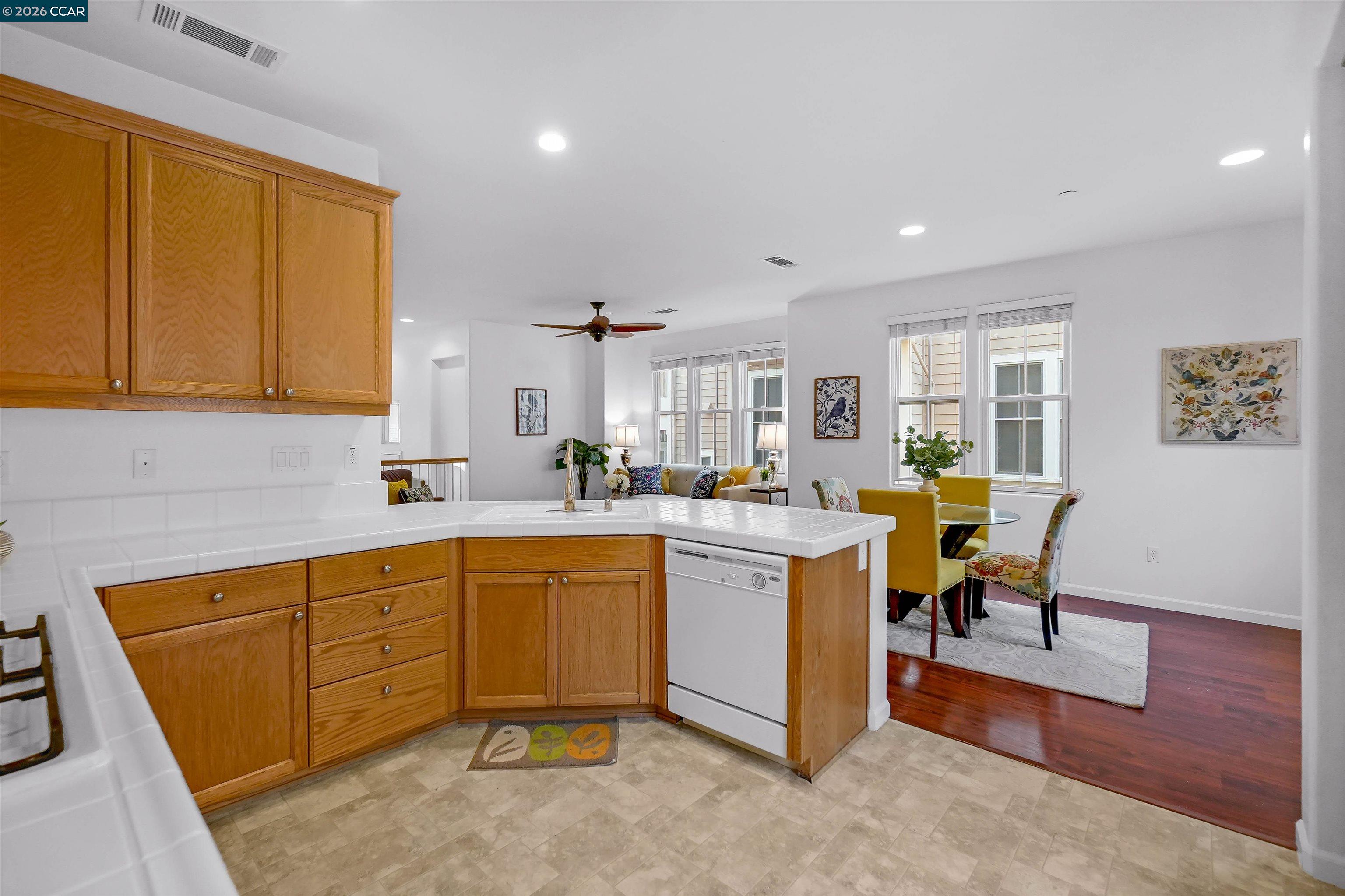 Detail Gallery Image 23 of 50 For 2069 Lewis St, Hercules,  CA 94547 - 3 Beds | 2/1 Baths