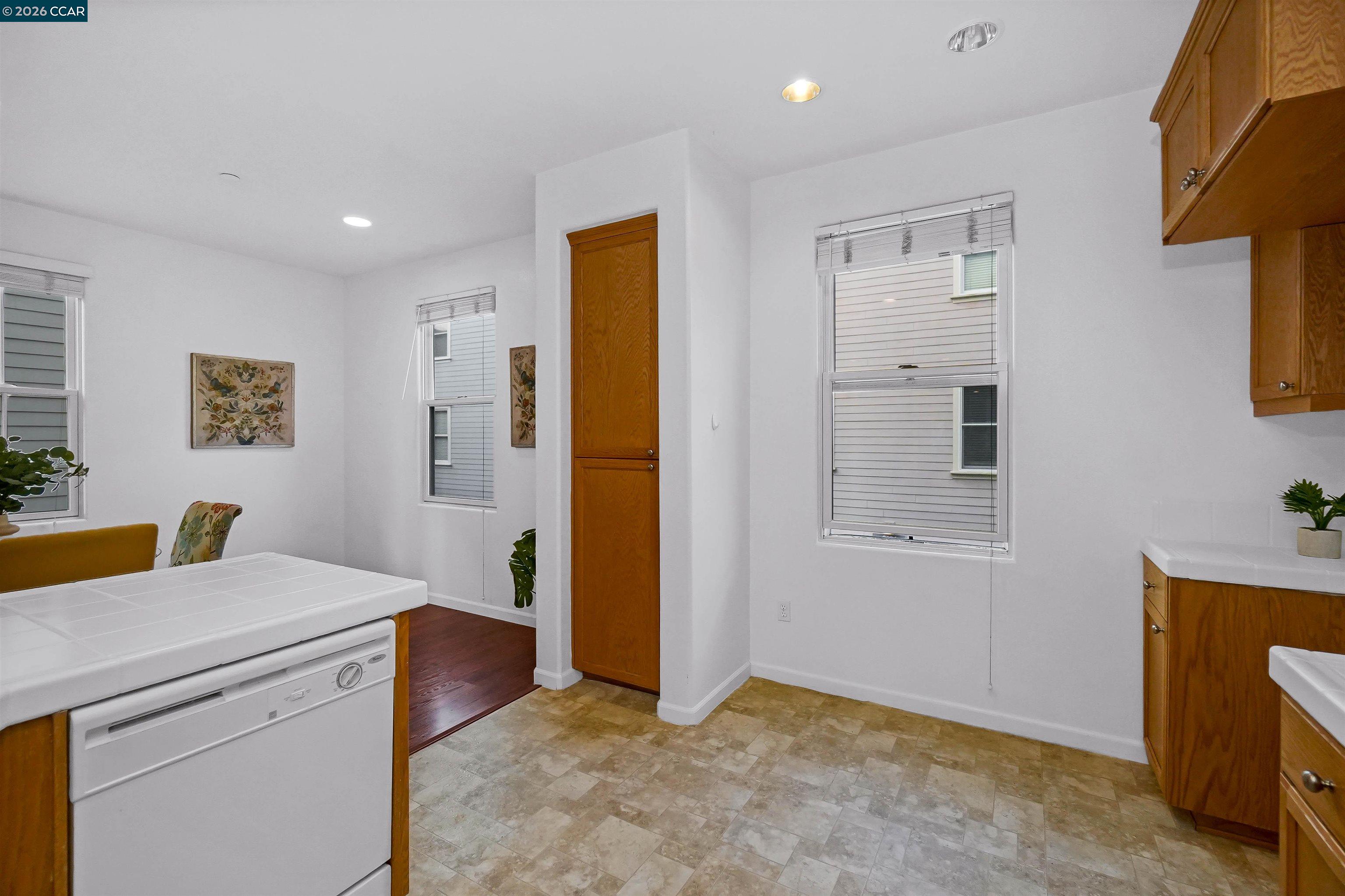 Detail Gallery Image 24 of 50 For 2069 Lewis St, Hercules,  CA 94547 - 3 Beds | 2/1 Baths