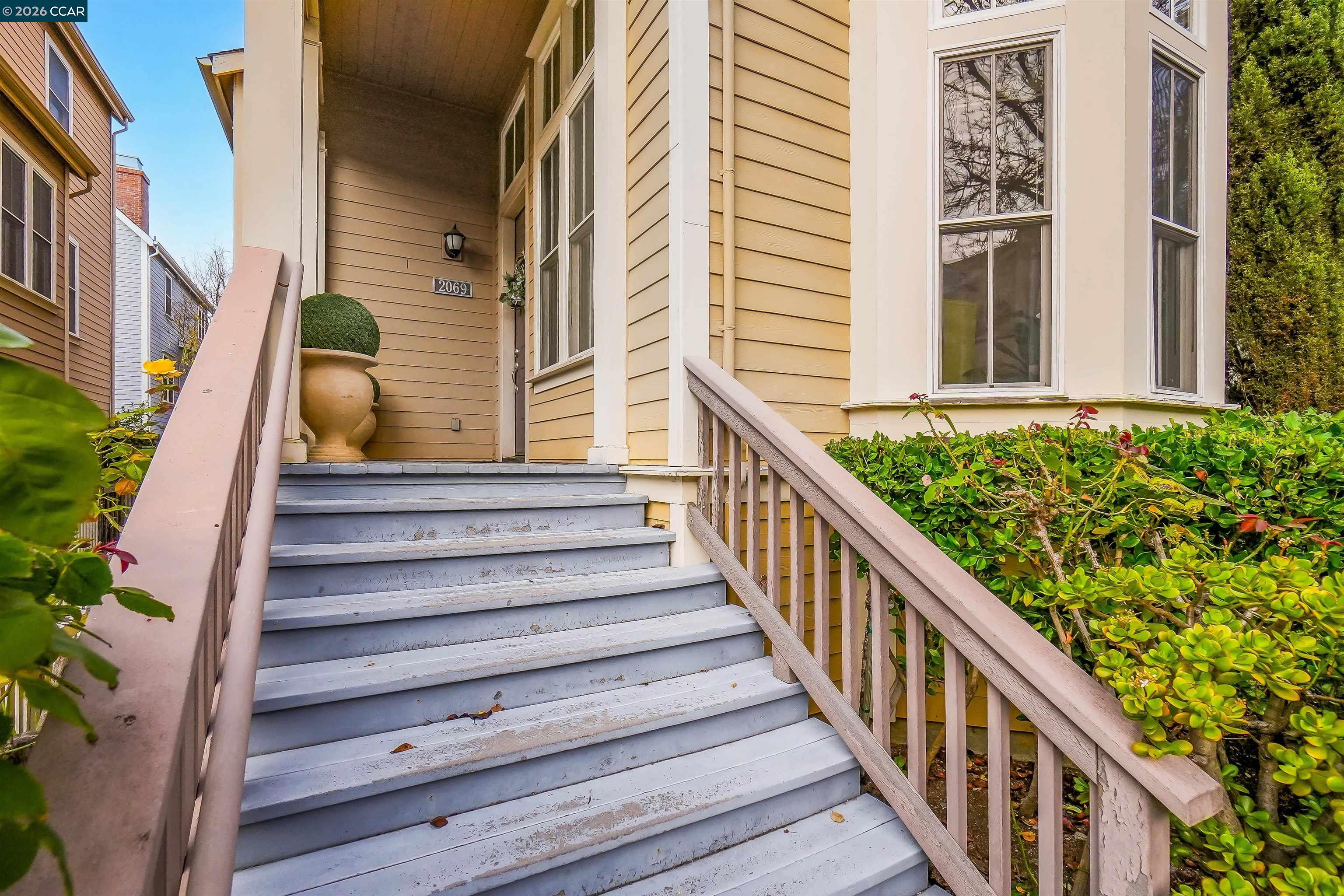 Detail Gallery Image 4 of 50 For 2069 Lewis St, Hercules,  CA 94547 - 3 Beds | 2/1 Baths