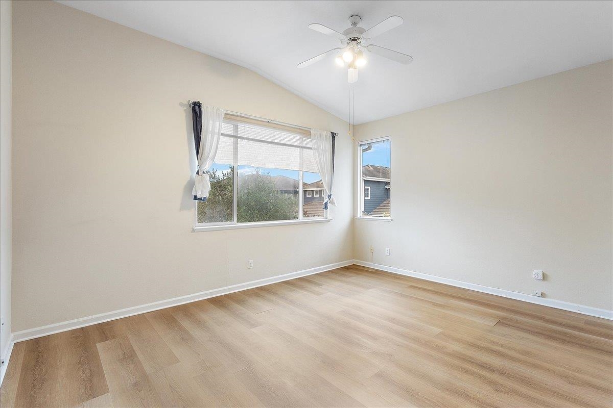 Detail Gallery Image 14 of 25 For 16 Smith Ct, Alameda,  CA 94502 - 4 Beds | 2/1 Baths