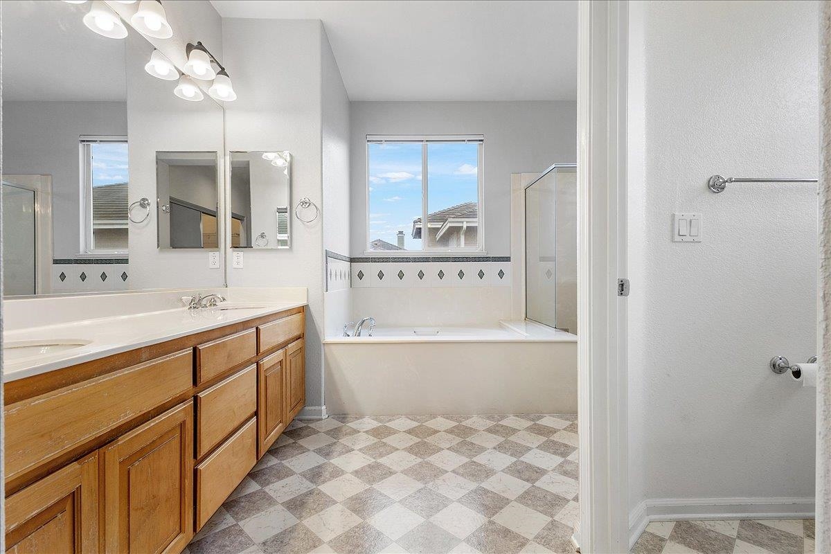 Detail Gallery Image 16 of 25 For 16 Smith Ct, Alameda,  CA 94502 - 4 Beds | 2/1 Baths