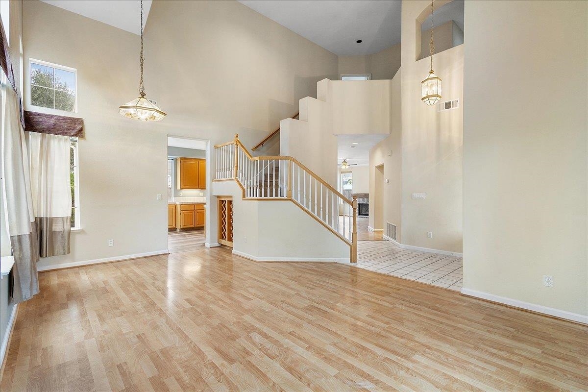 Detail Gallery Image 4 of 25 For 16 Smith Ct, Alameda,  CA 94502 - 4 Beds | 2/1 Baths