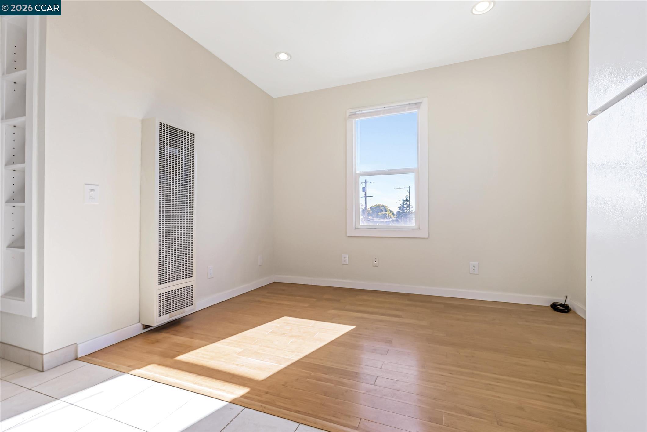Detail Gallery Image 9 of 16 For Emerson St #4,  Berkeley,  CA 94703 - 1 Beds | 1 Baths