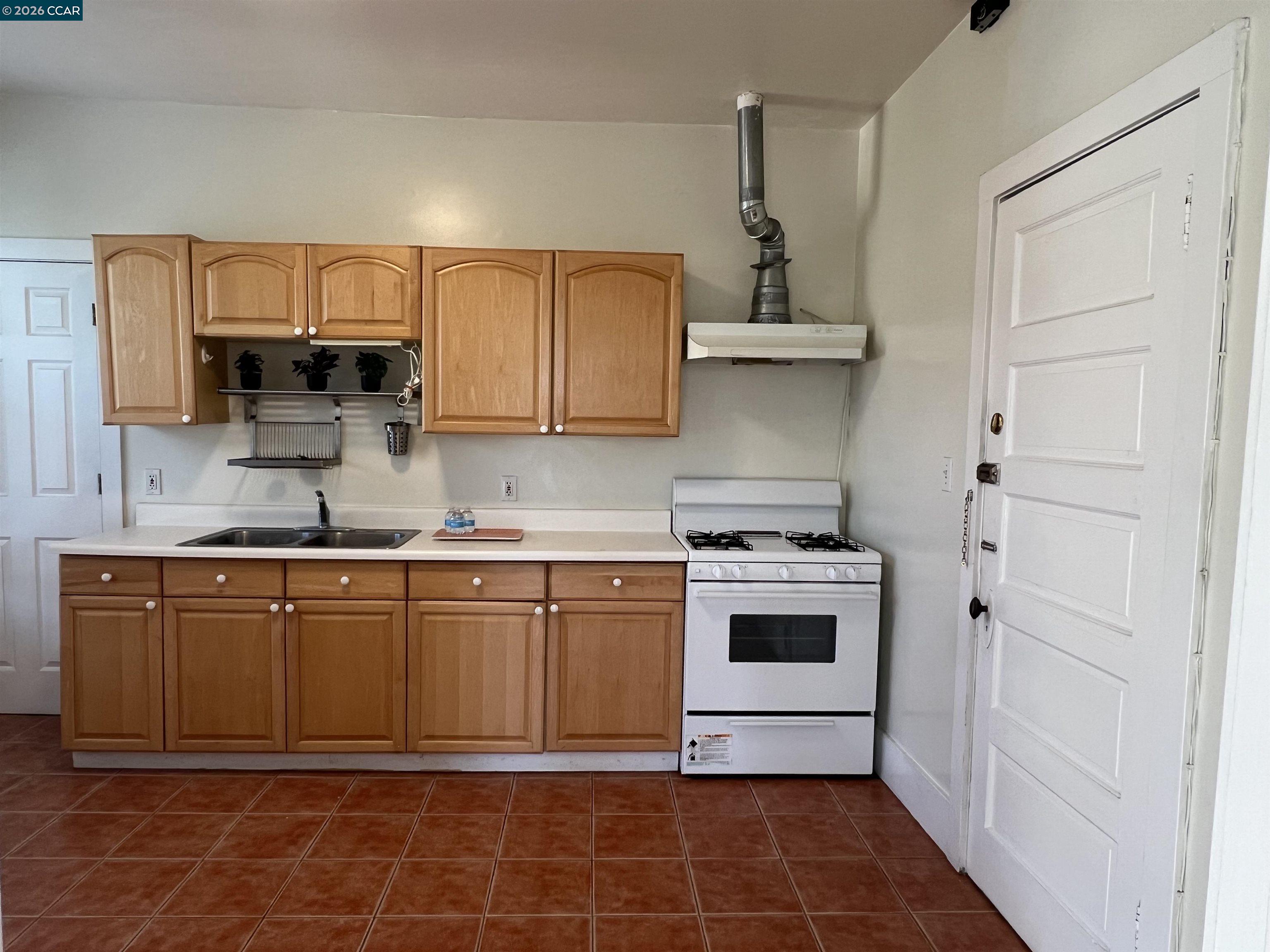 Detail Gallery Image 3 of 9 For Emerson St #3,  Berkeley,  CA 94703 - 1 Beds | 1 Baths