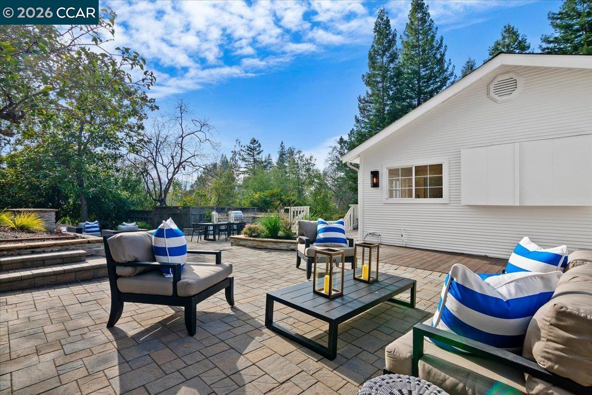 Detail Gallery Image 15 of 44 For 1076 N Thompson Rd, Lafayette,  CA 94549-3133 - 4 Beds | 3/1 Baths