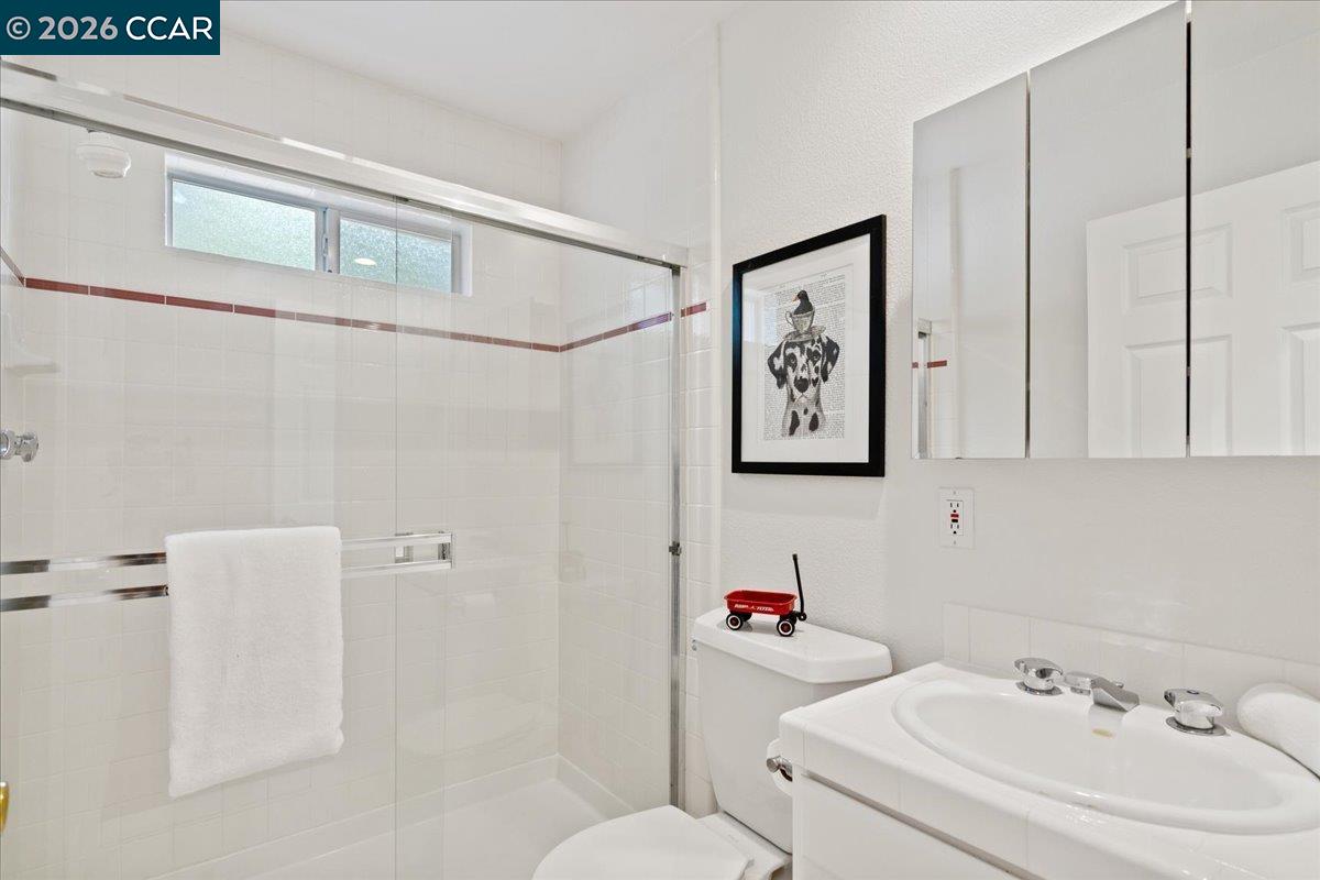 Detail Gallery Image 25 of 44 For 1076 N Thompson Rd, Lafayette,  CA 94549-3133 - 4 Beds | 3/1 Baths