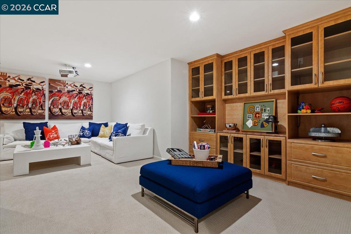 Detail Gallery Image 26 of 44 For 1076 N Thompson Rd, Lafayette,  CA 94549-3133 - 4 Beds | 3/1 Baths