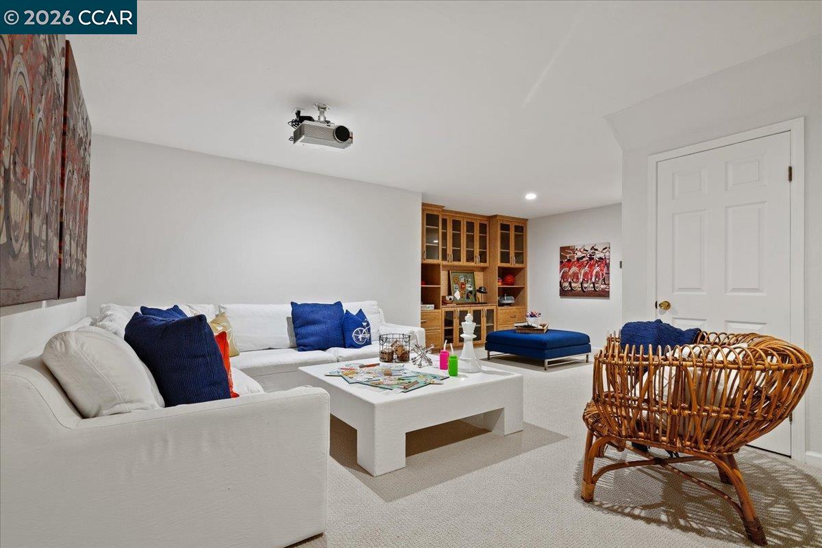 Detail Gallery Image 27 of 44 For 1076 N Thompson Rd, Lafayette,  CA 94549-3133 - 4 Beds | 3/1 Baths