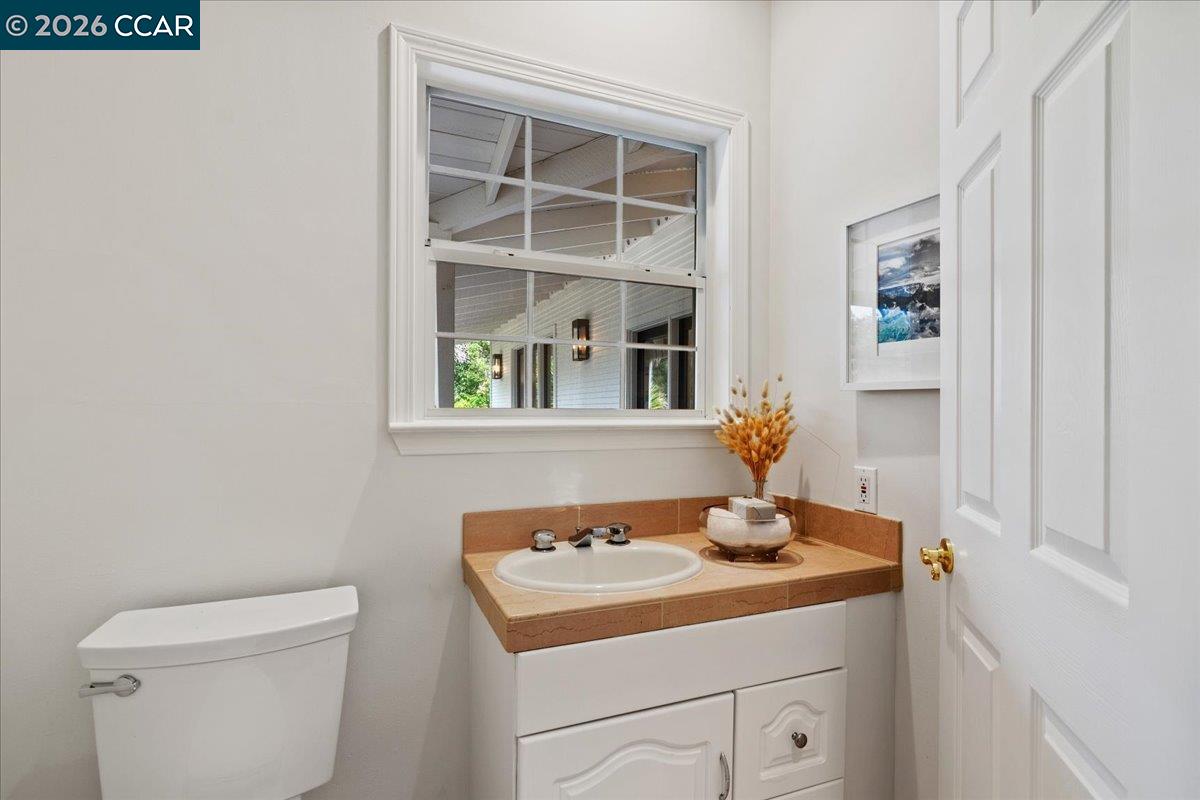 Detail Gallery Image 33 of 44 For 1076 N Thompson Rd, Lafayette,  CA 94549-3133 - 4 Beds | 3/1 Baths