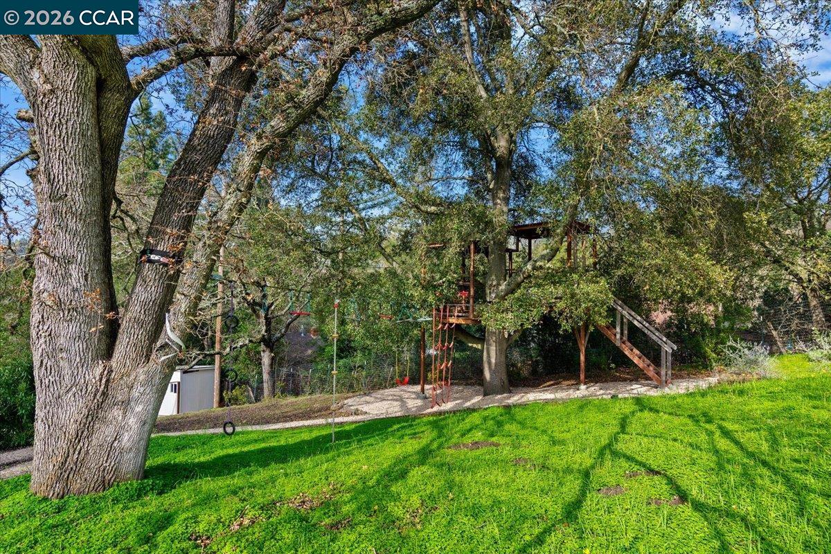 Detail Gallery Image 39 of 44 For 1076 N Thompson Rd, Lafayette,  CA 94549-3133 - 4 Beds | 3/1 Baths