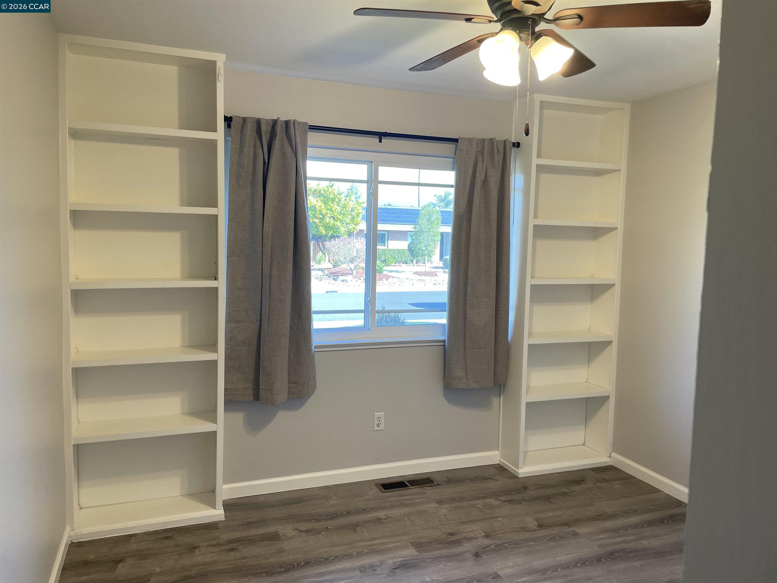 Detail Gallery Image 12 of 17 For 4780 Mintwood Dr, Concord,  CA 94521 - 3 Beds | 2 Baths