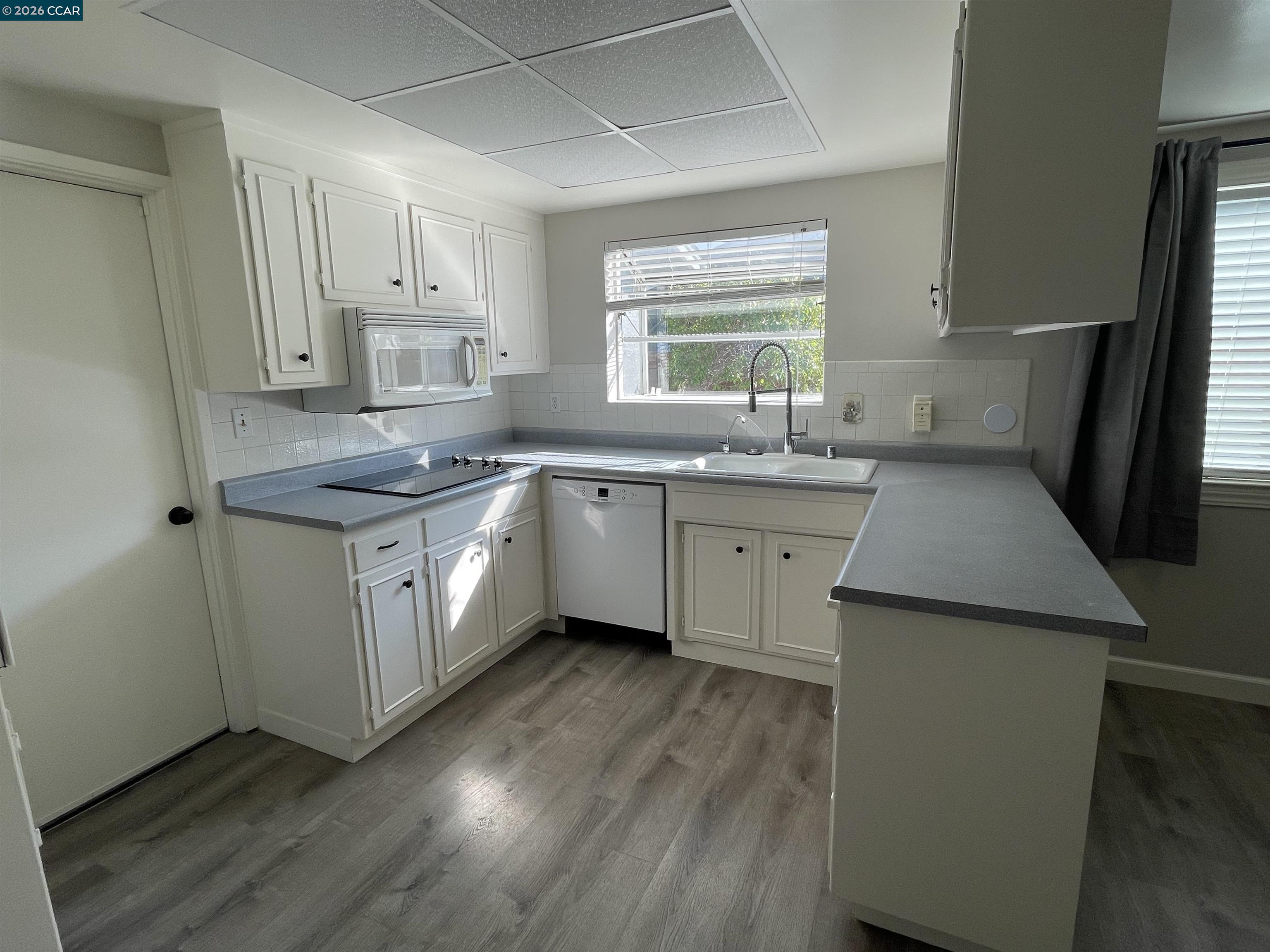 Detail Gallery Image 3 of 17 For 4780 Mintwood Dr, Concord,  CA 94521 - 3 Beds | 2 Baths