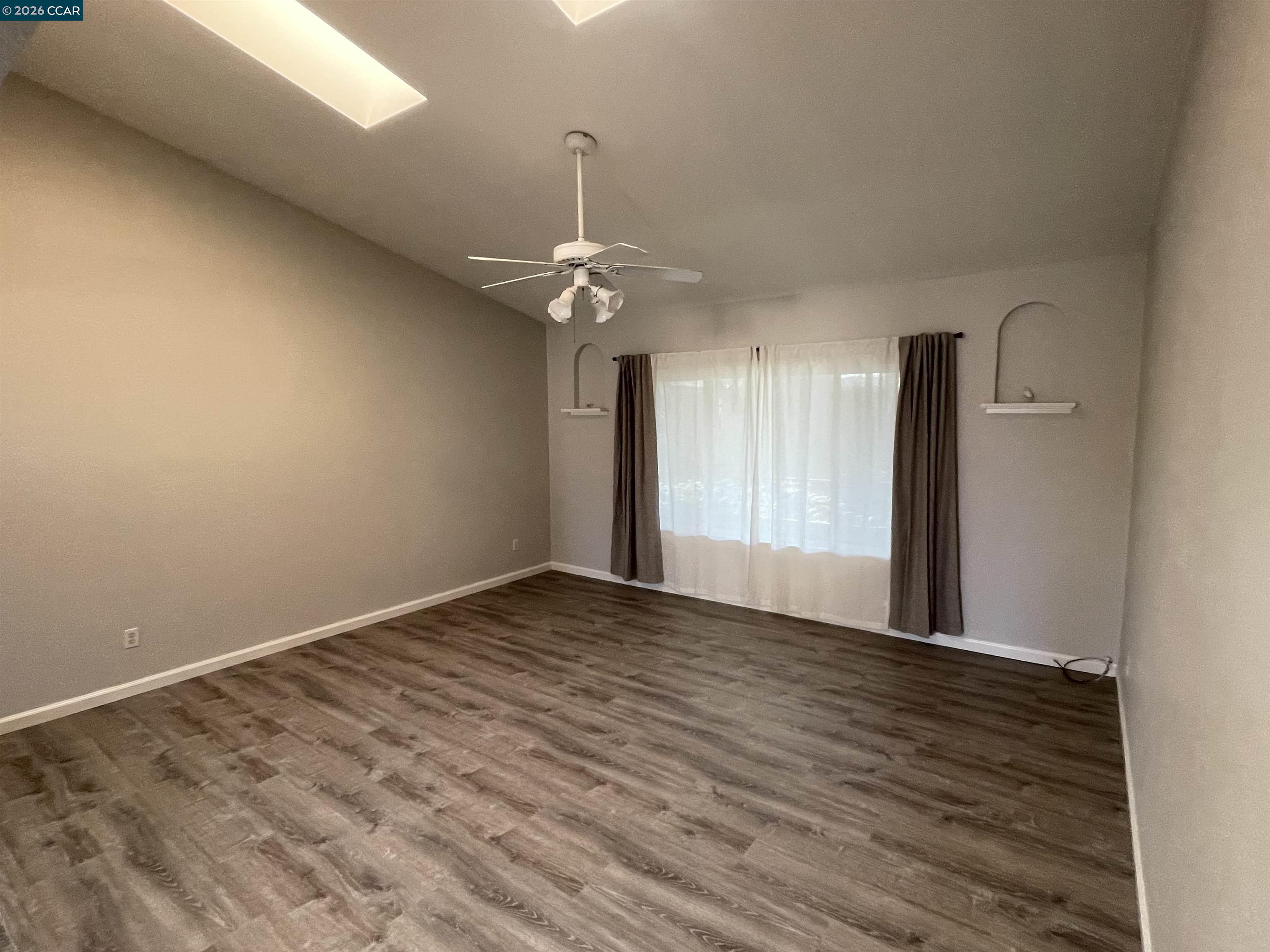 Detail Gallery Image 5 of 17 For 4780 Mintwood Dr, Concord,  CA 94521 - 3 Beds | 2 Baths