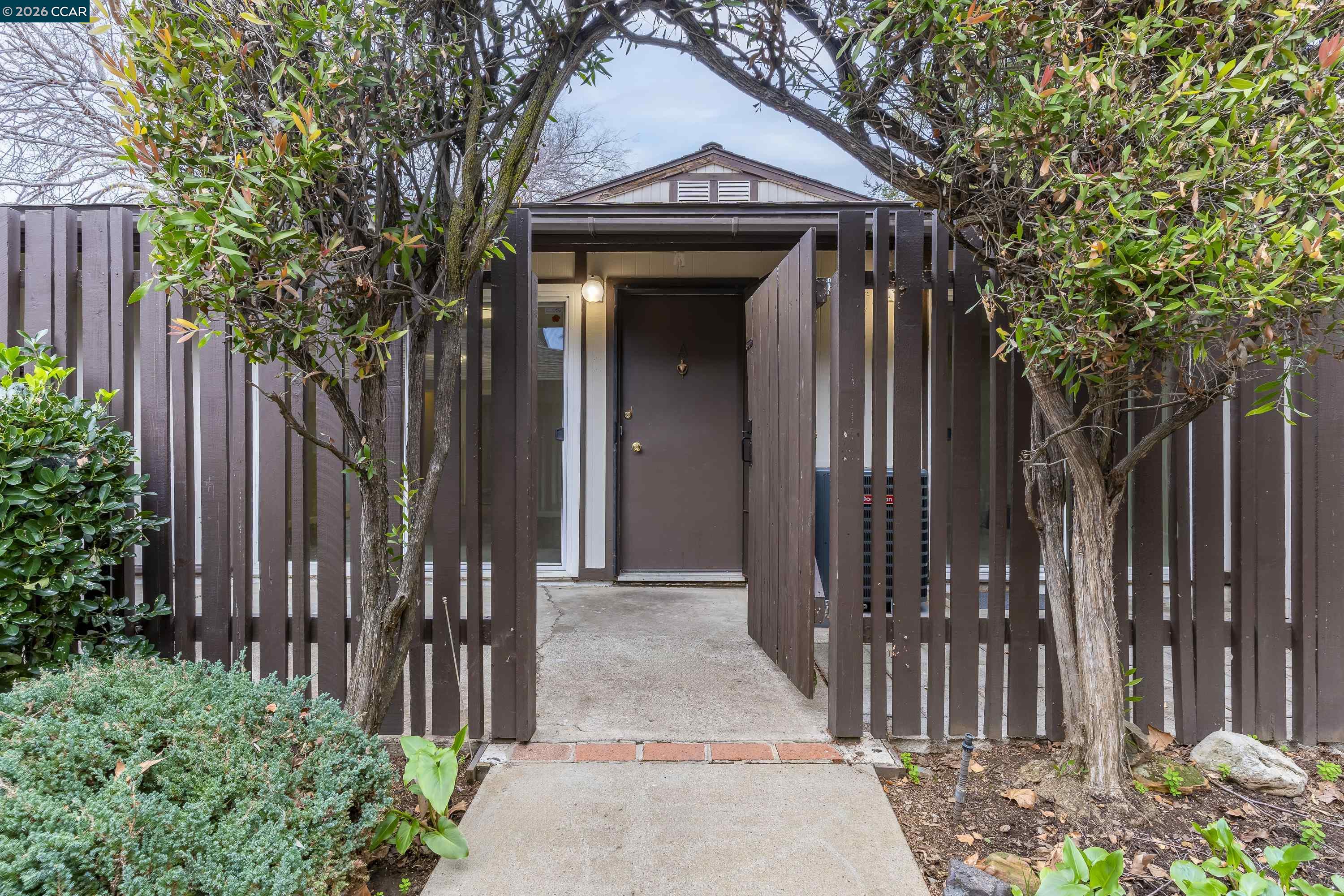 Photo #1: 41122104 Listing: Photo #1