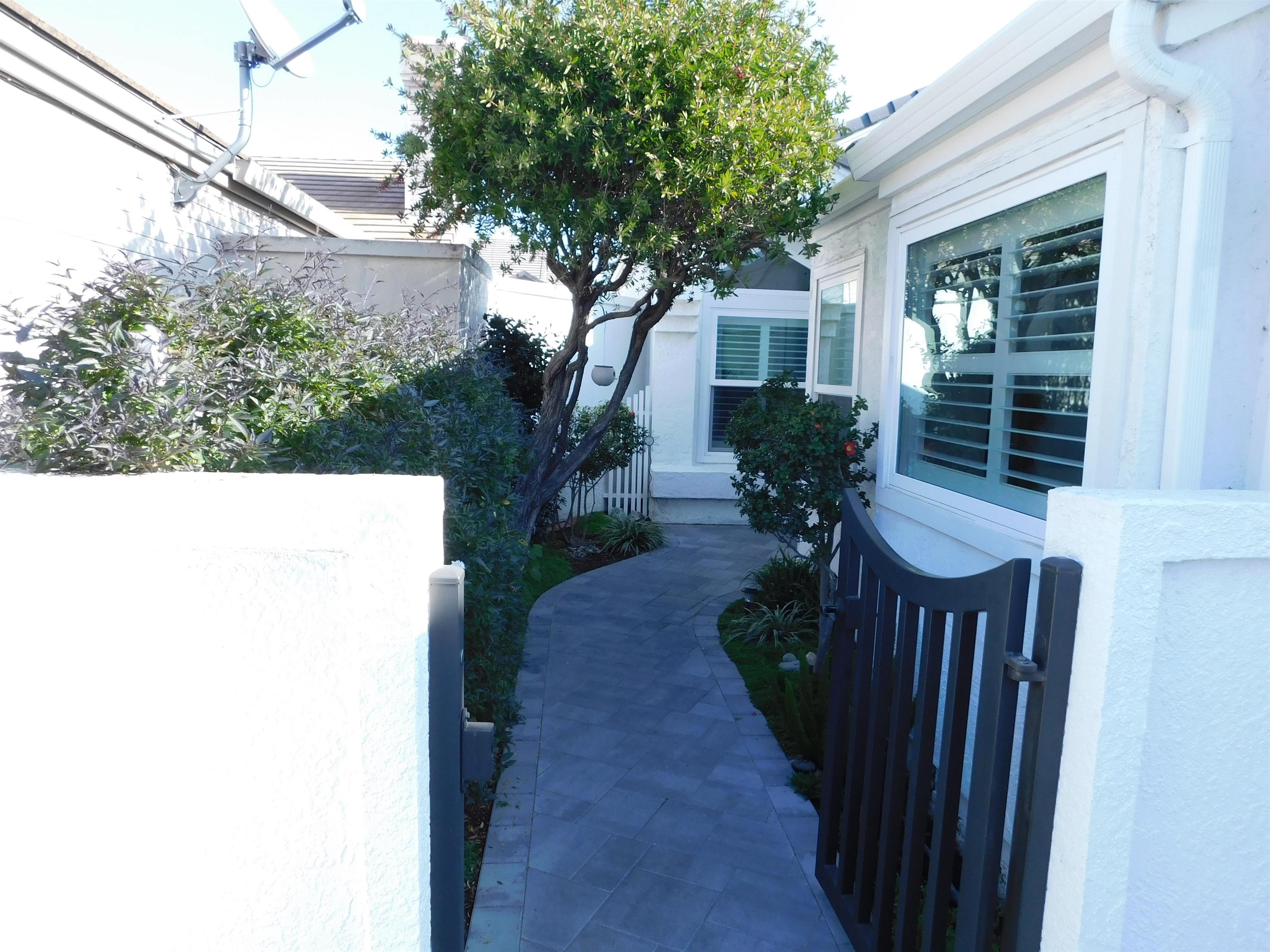 Detail Gallery Image 3 of 43 For 1169 Copper Cottage, Modesto,  CA 95355-8949 - 3 Beds | 2 Baths