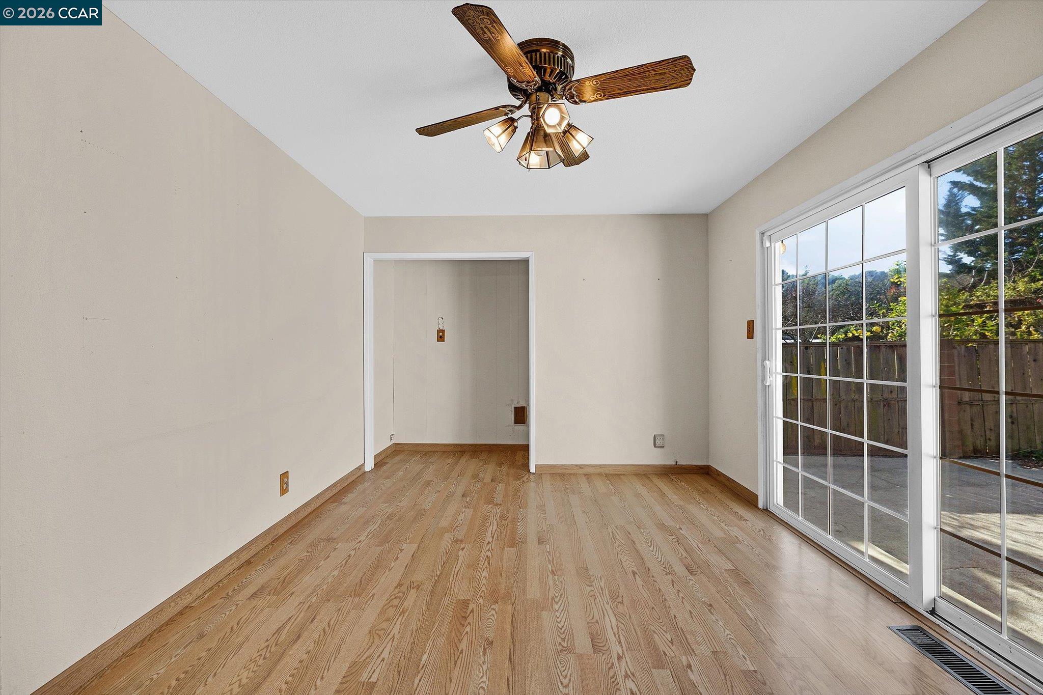 Detail Gallery Image 13 of 41 For 2075 Costa Ct, Pinole,  CA 94564 - 6 Beds | 3 Baths