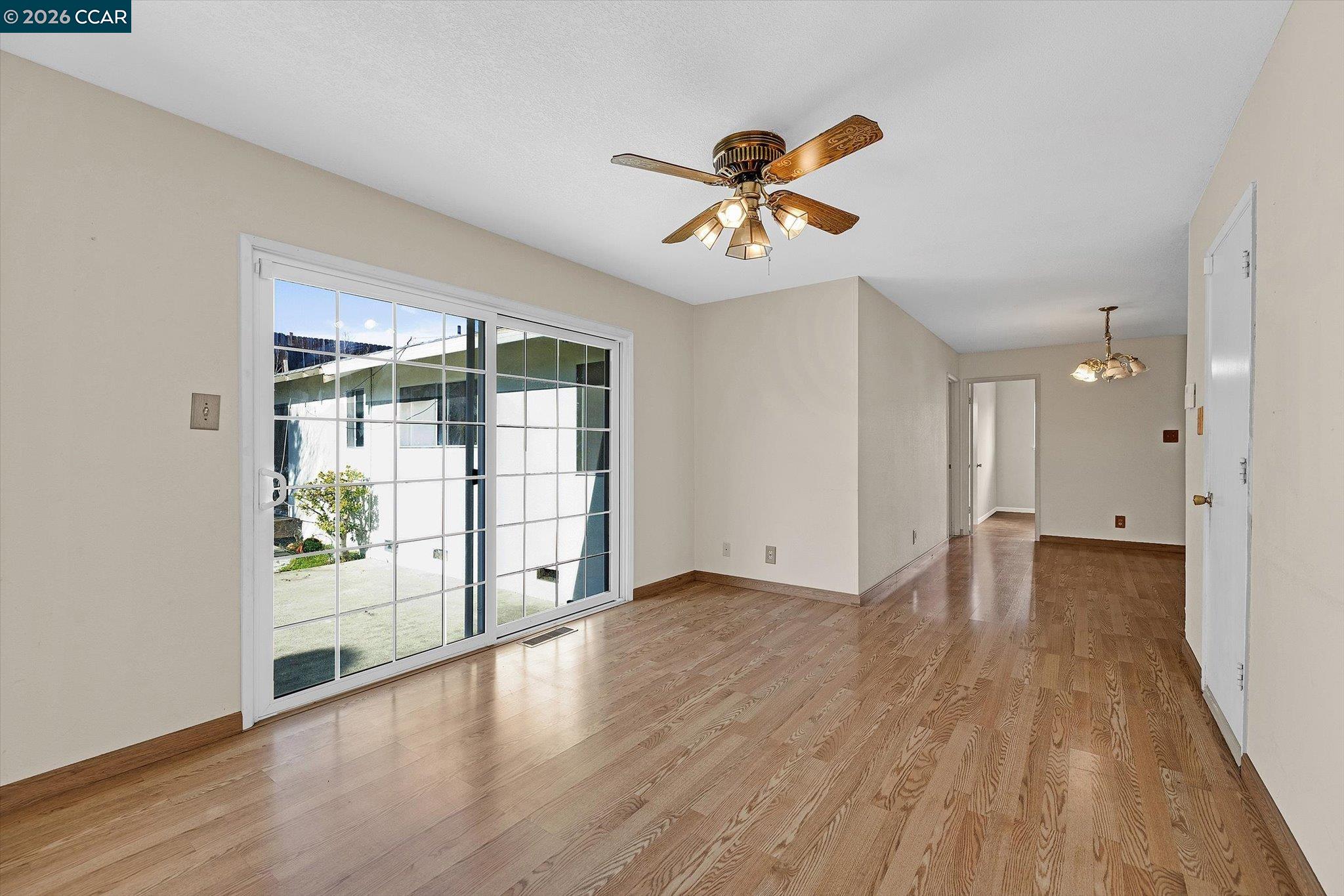 Detail Gallery Image 14 of 41 For 2075 Costa Ct, Pinole,  CA 94564 - 6 Beds | 3 Baths