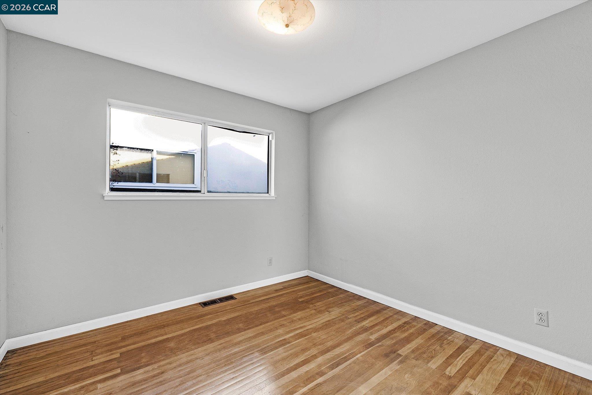 Detail Gallery Image 15 of 41 For 2075 Costa Ct, Pinole,  CA 94564 - 6 Beds | 3 Baths