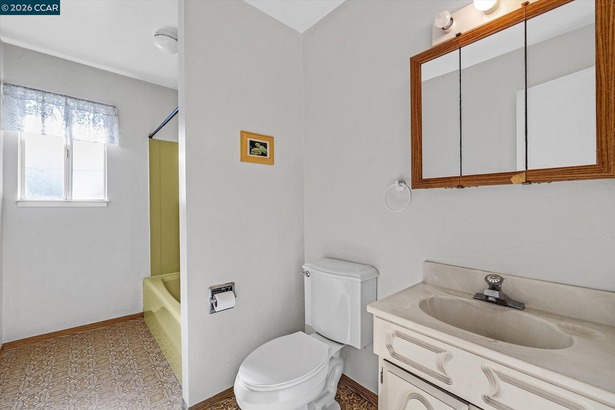 Detail Gallery Image 26 of 41 For 2075 Costa Ct, Pinole,  CA 94564 - 6 Beds | 3 Baths