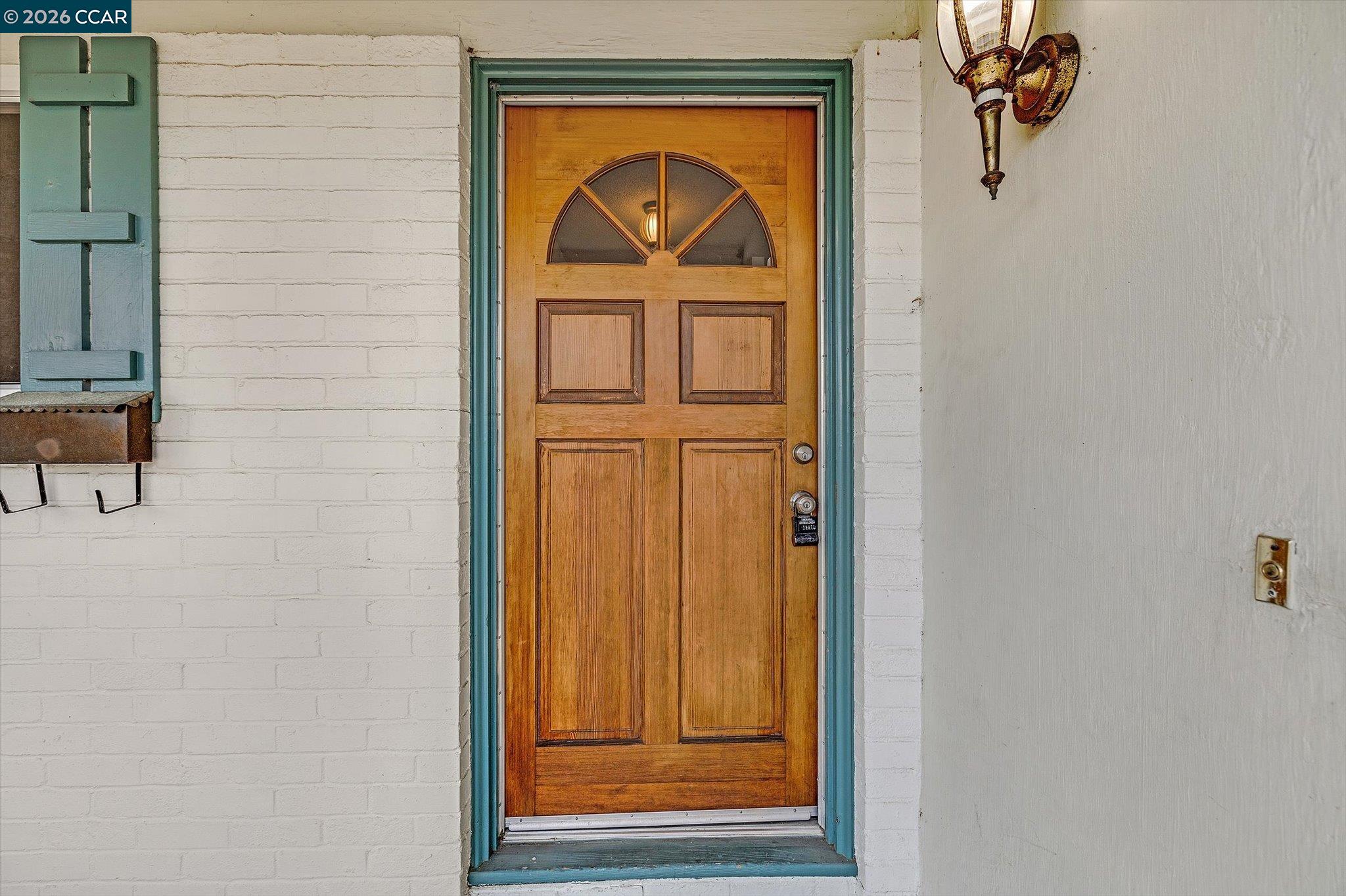 Detail Gallery Image 4 of 41 For 2075 Costa Ct, Pinole,  CA 94564 - 6 Beds | 3 Baths