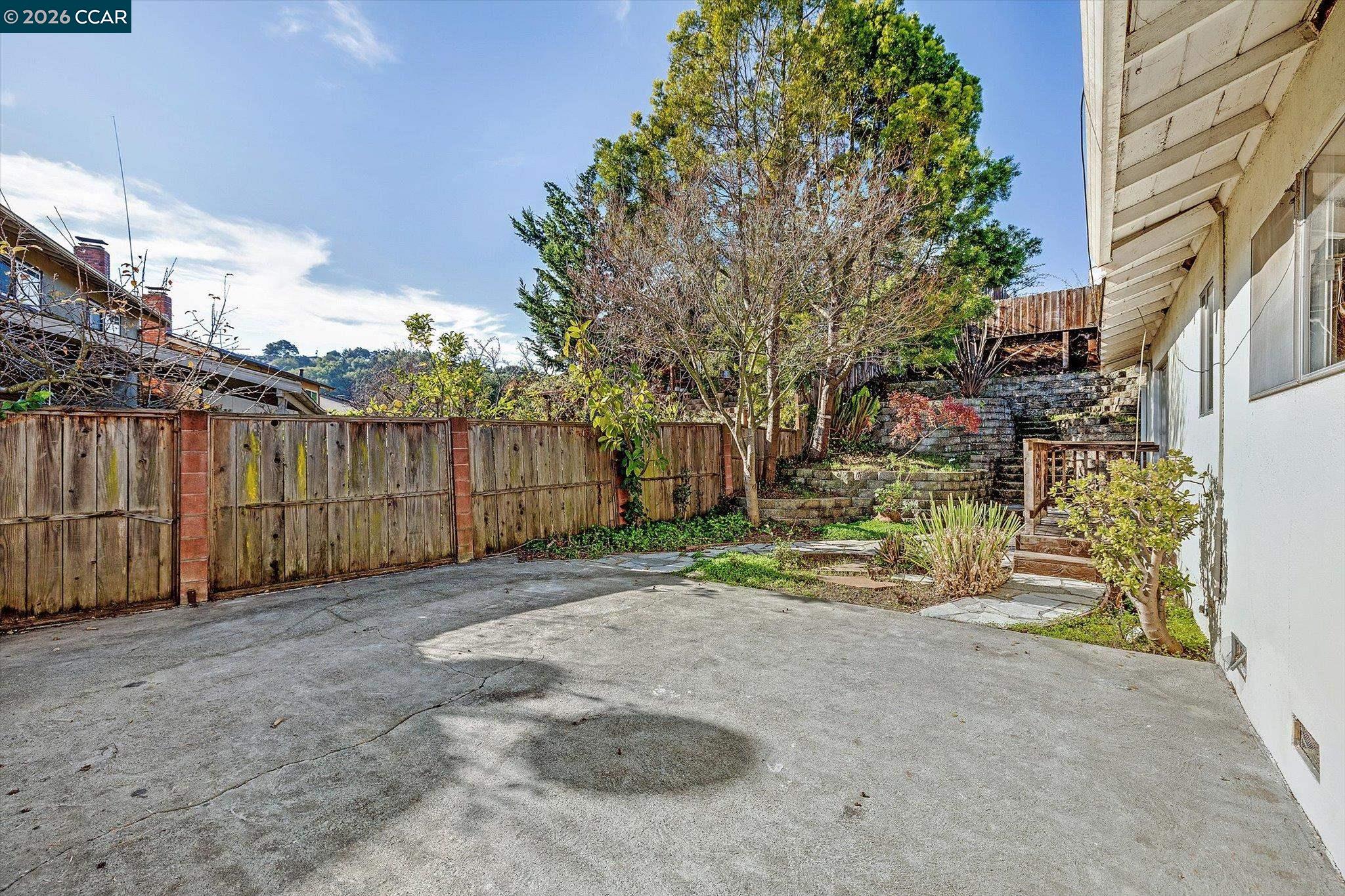 Detail Gallery Image 34 of 41 For 2075 Costa Ct, Pinole,  CA 94564 - 6 Beds | 3 Baths