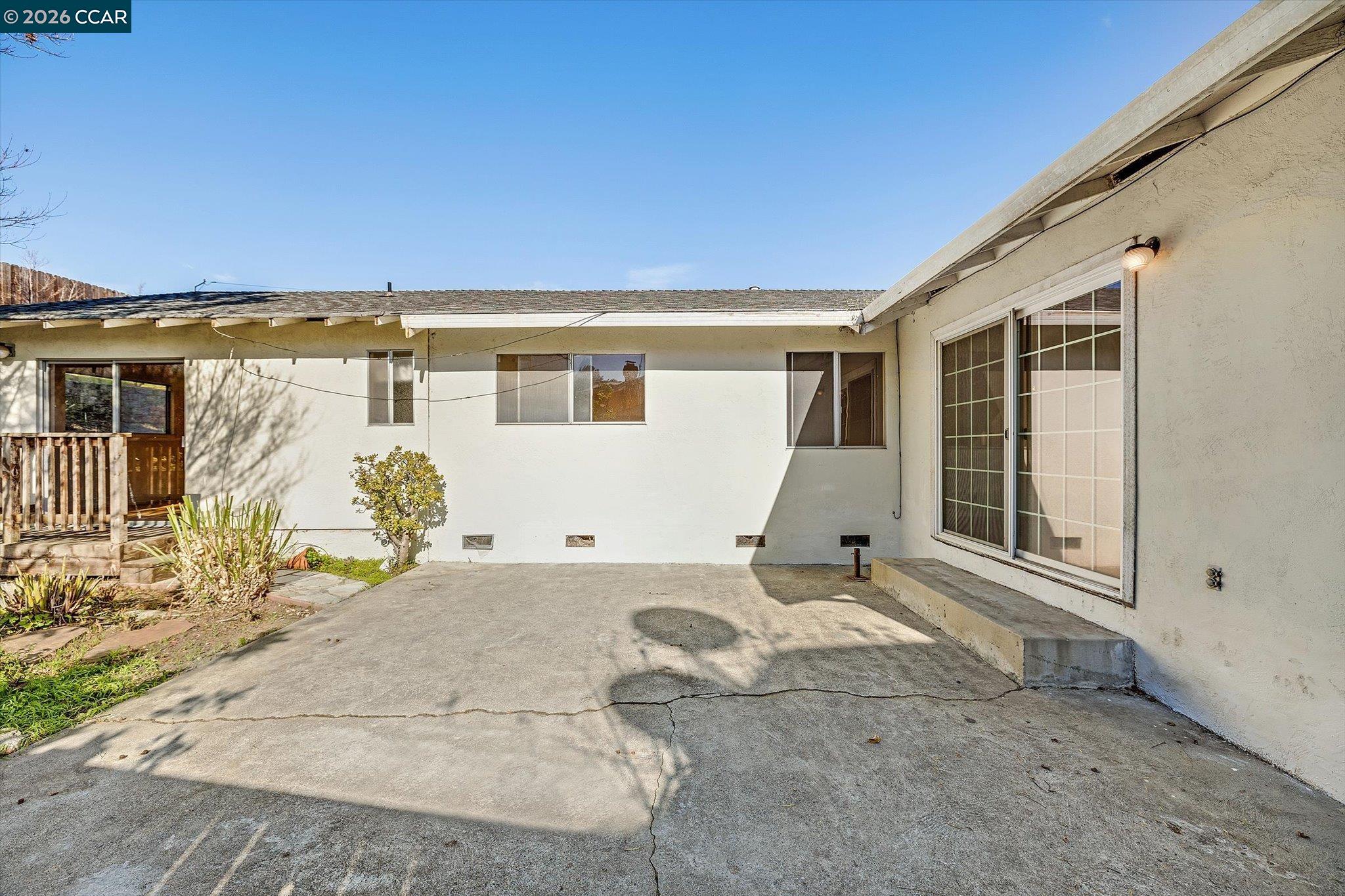 Detail Gallery Image 35 of 41 For 2075 Costa Ct, Pinole,  CA 94564 - 6 Beds | 3 Baths