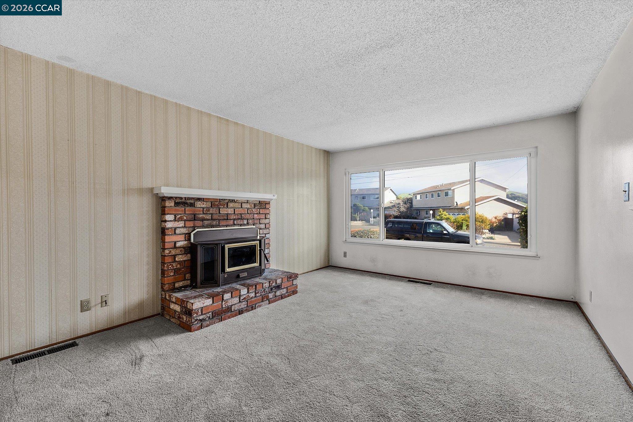 Detail Gallery Image 7 of 41 For 2075 Costa Ct, Pinole,  CA 94564 - 6 Beds | 3 Baths