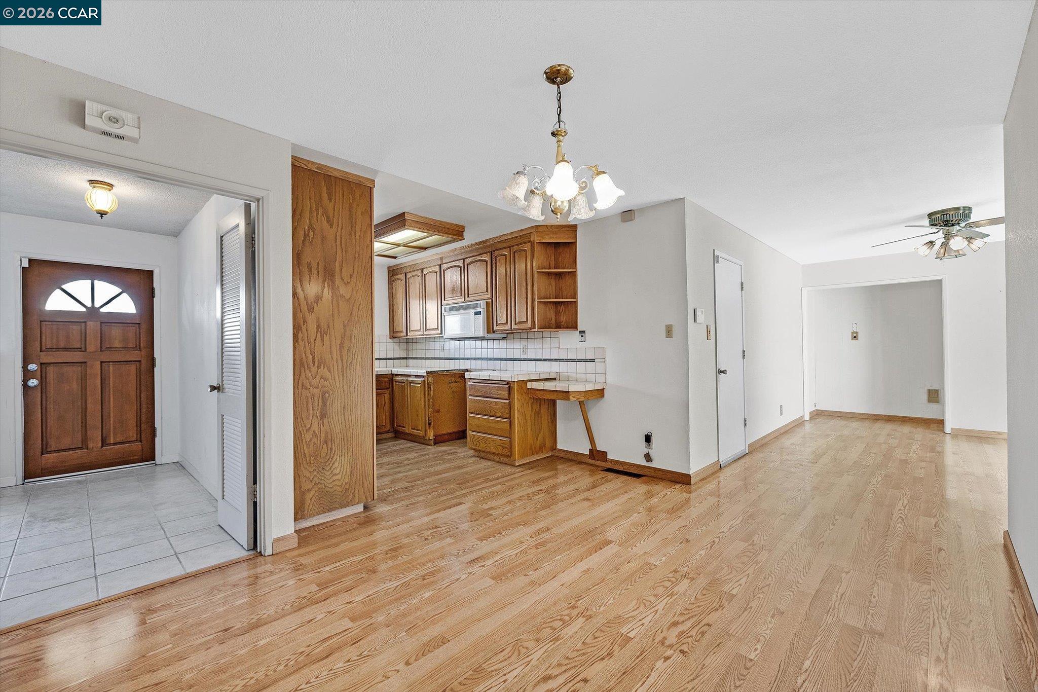 Detail Gallery Image 9 of 41 For 2075 Costa Ct, Pinole,  CA 94564 - 6 Beds | 3 Baths