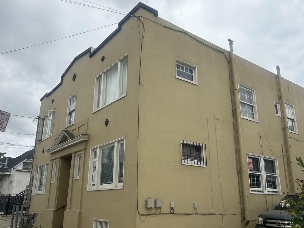 Detail Gallery Image 3 of 4 For 675 Brockhurst St, Oakland,  CA 94609 - – Beds | – Baths