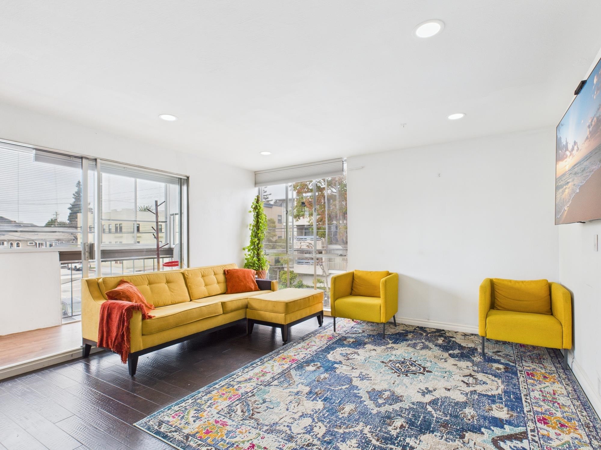 Detail Gallery Image 4 of 19 For 4099 Howe St #202,  Oakland,  CA 94611 - 2 Beds | 1 Baths