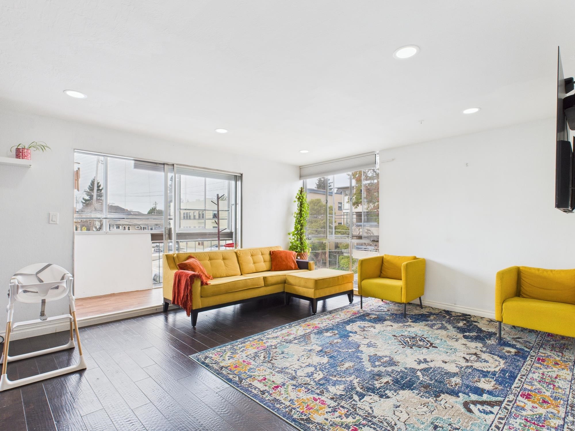 Detail Gallery Image 5 of 19 For 4099 Howe St #202,  Oakland,  CA 94611 - 2 Beds | 1 Baths