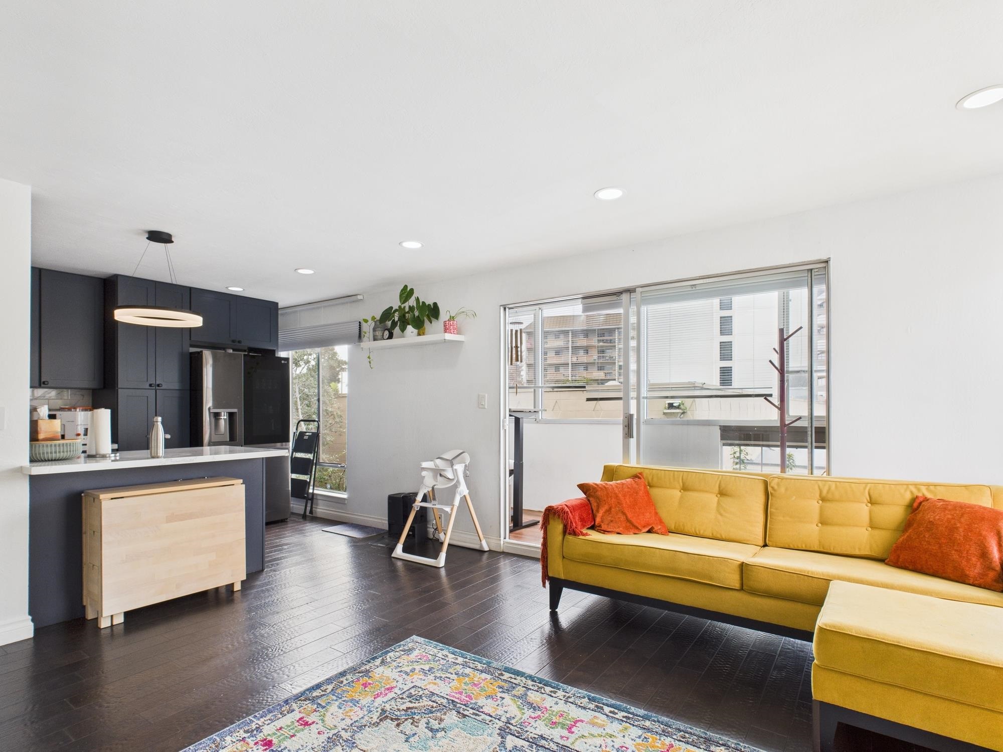 Detail Gallery Image 6 of 19 For 4099 Howe St #202,  Oakland,  CA 94611 - 2 Beds | 1 Baths